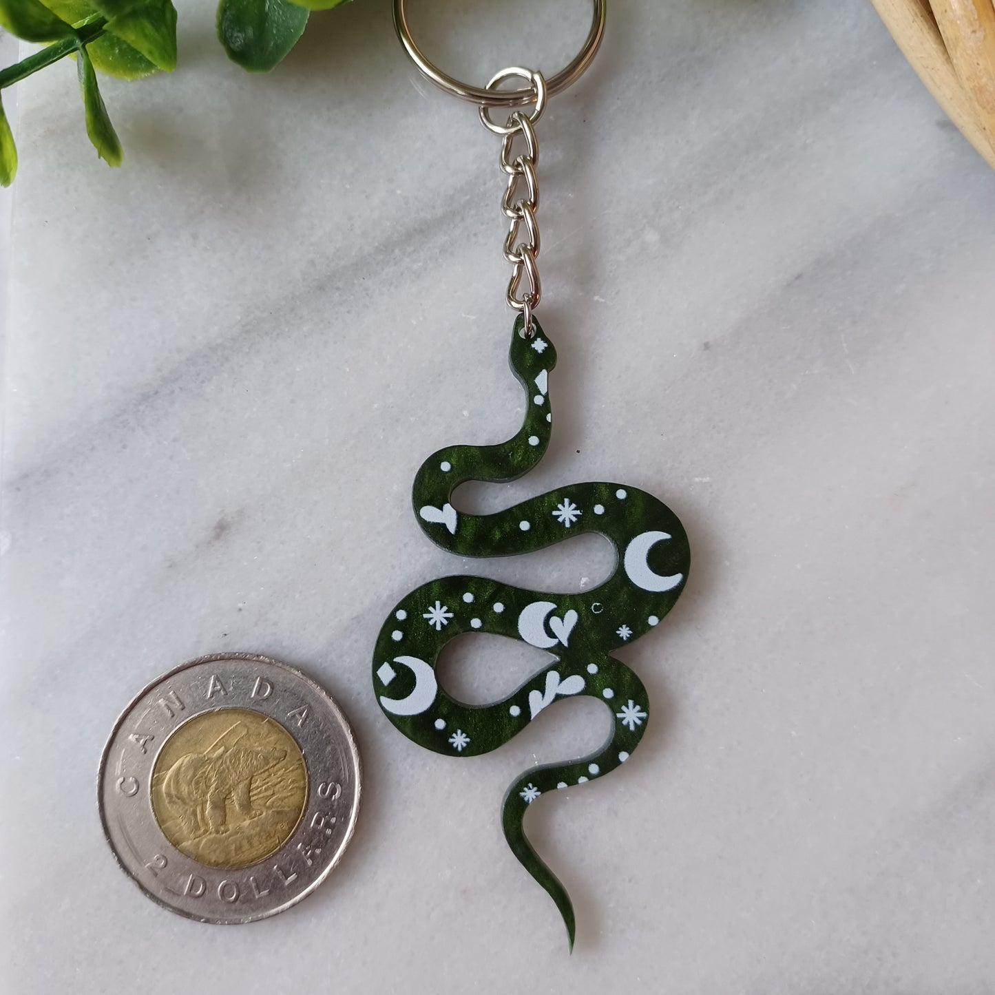 Porte-clés Serpent vert et lunes/Green snake and moons keychain