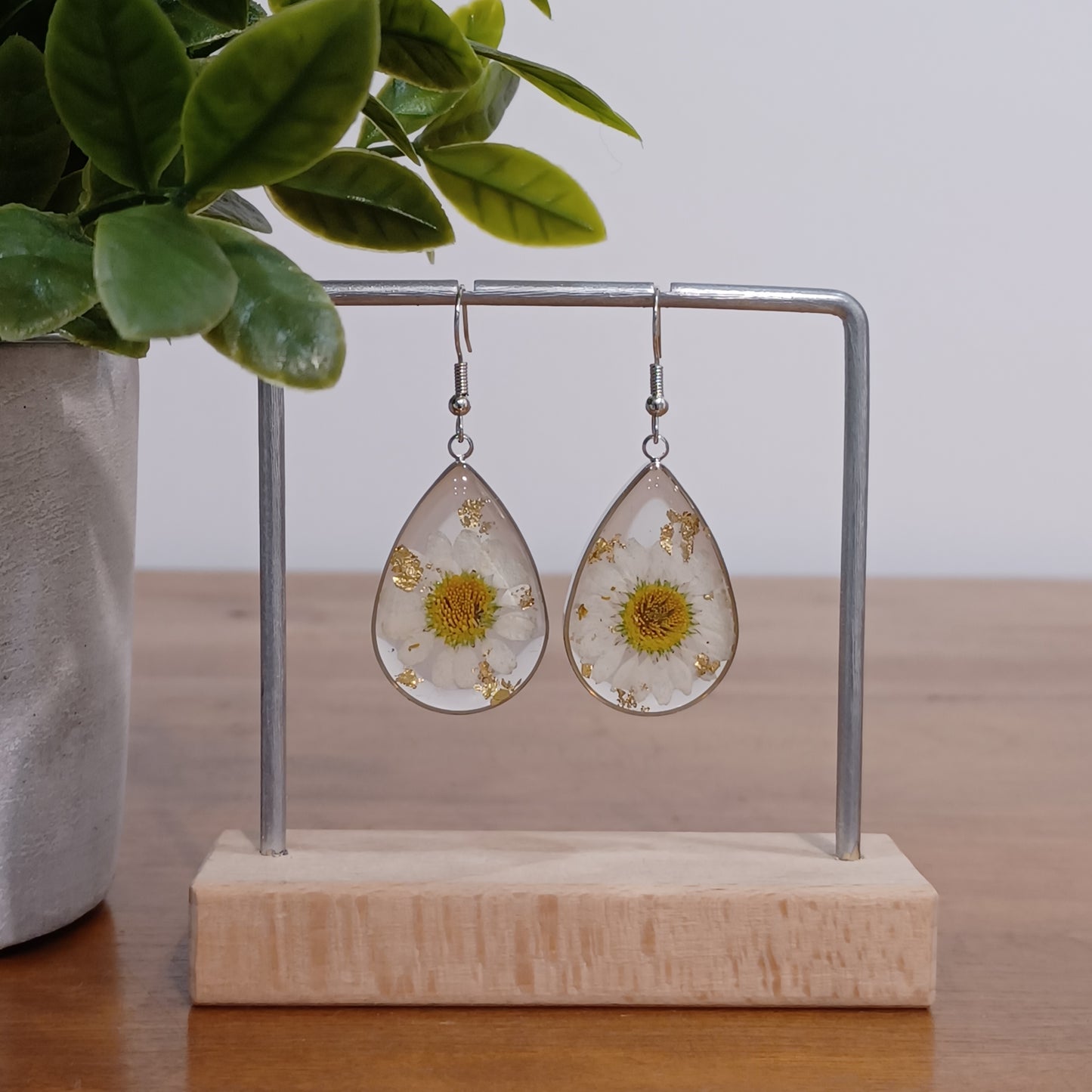 Boucles d’oreilles en résine fleurs séchées #23