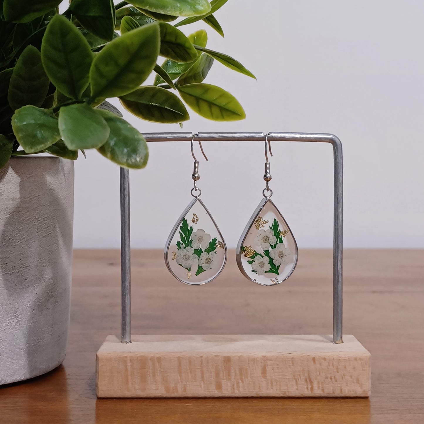 Boucles d’oreilles en résine fleurs séchées #25