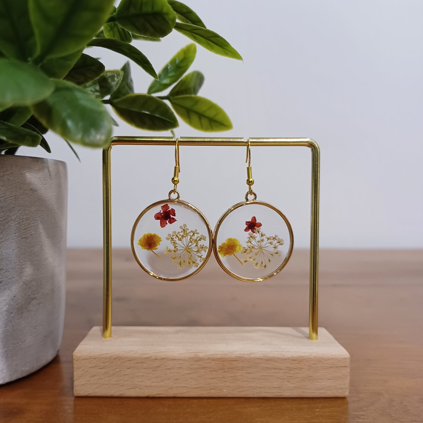 Boucles d’oreilles en résine fleurs séchées #20