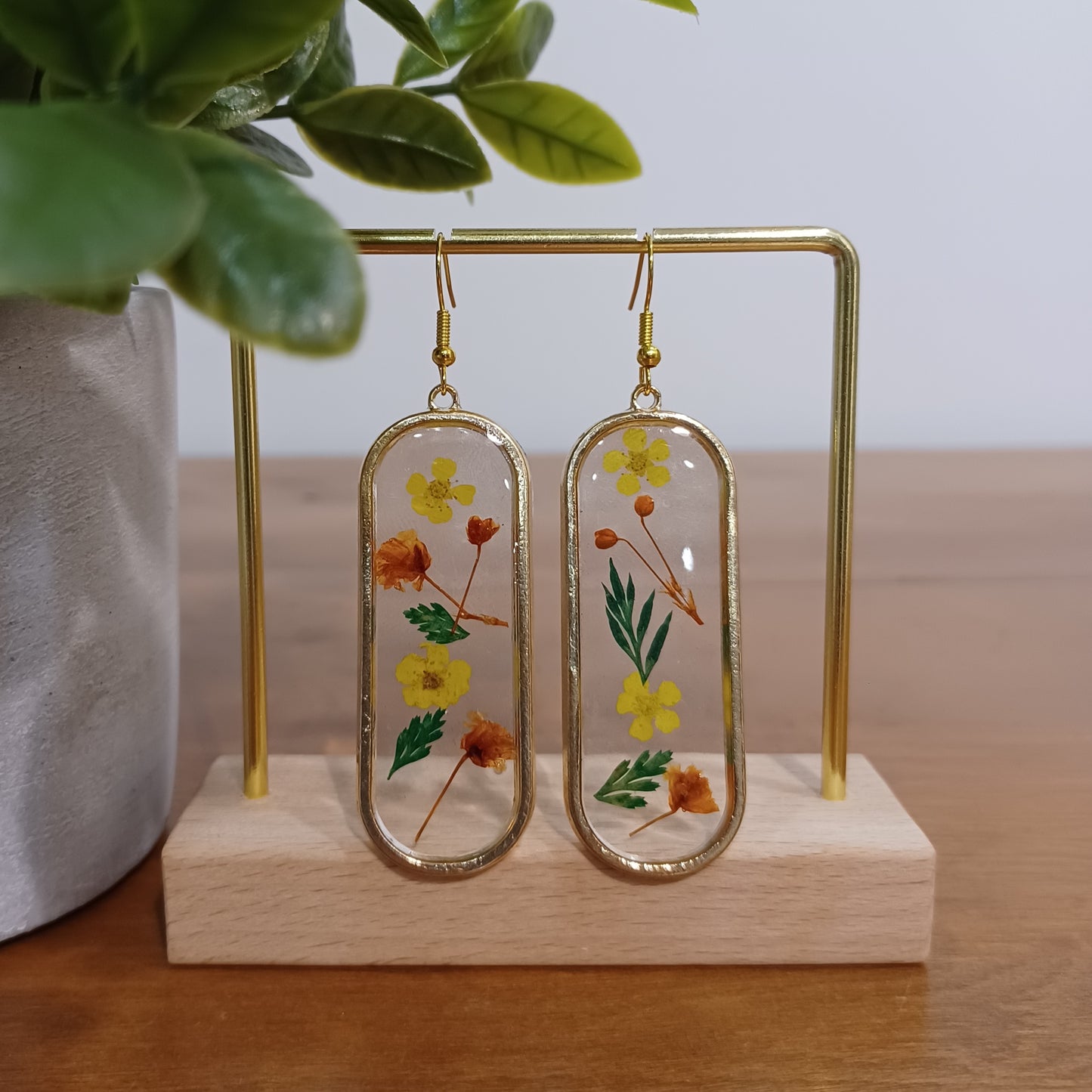 Boucles d’oreilles en résine fleurs séchées #17