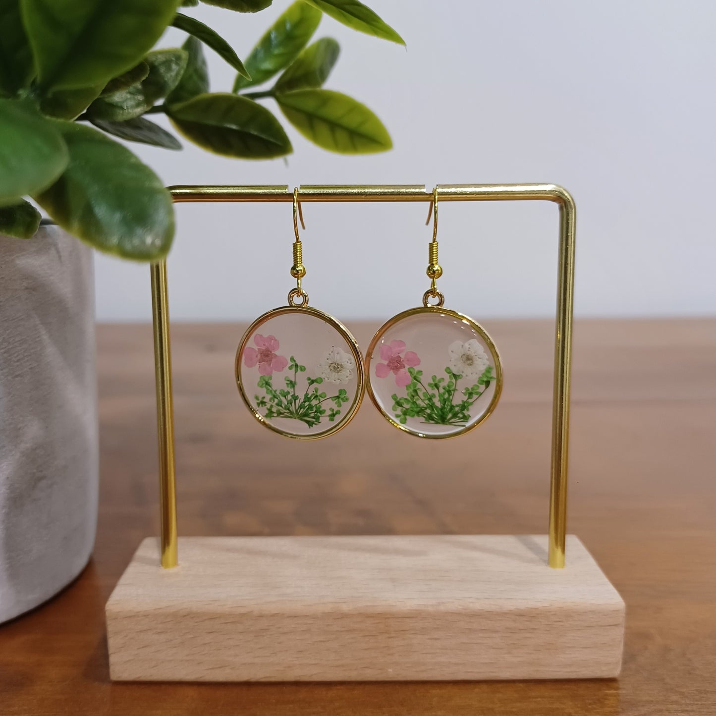 Boucles d’oreilles en résine fleurs séchées #8