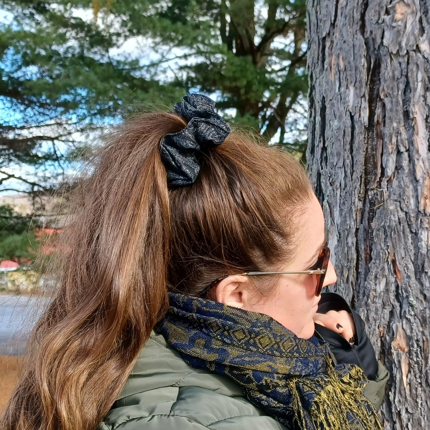 M-Chouchou-Noir avec formes brillantes/Scrunchie-Black with shiny form