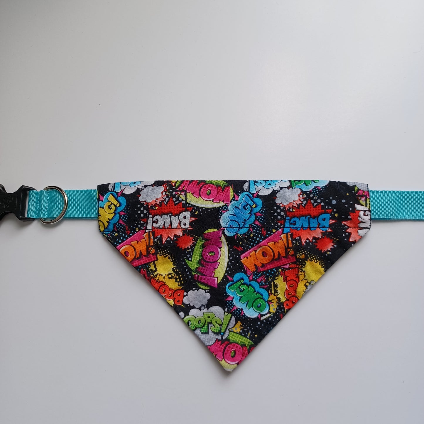 Modèle B-Chat et chien-Foulard par-dessus le collier-WOW!-OMG!-Noir-jaune-bleu-rouge/Bandana over the collar-WOW!-OMG! -Black-yellow-blue-red