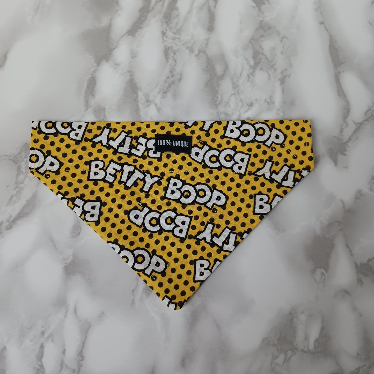 Modèle B-Chat et chien-Foulard par-dessus le collier-Jaune Betty Boop/Bandana over the collar-Yellow Betty Boop