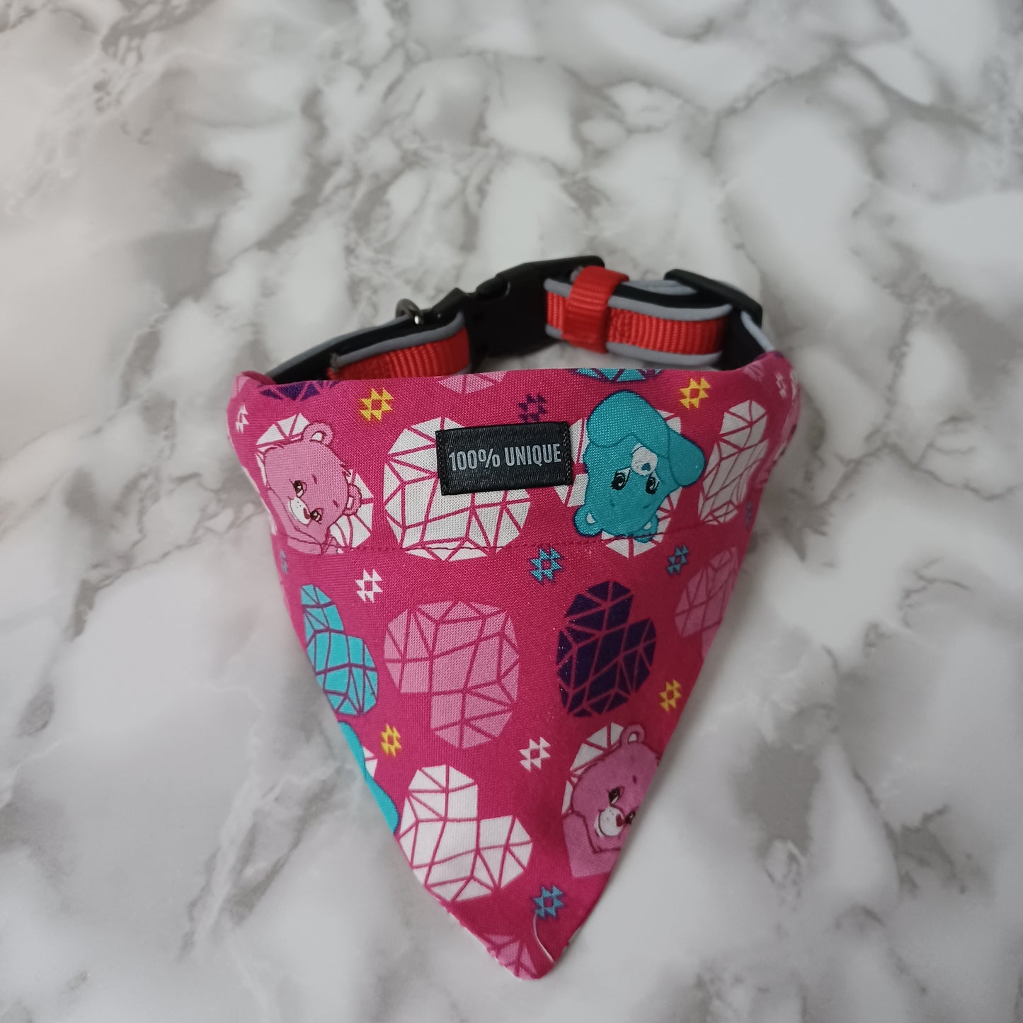 Modèle B-Chat et chien-Foulard par-dessus le collier-Bisounours-Calinours/Bandana over the collar-the Care Bears