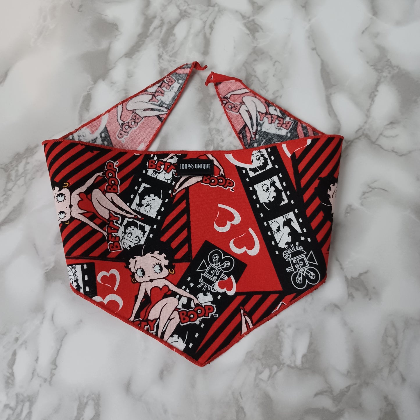 Modèle A-Chat et chien-Foulard rouge et noir Betty Boop/Bandana red and black Betty Boop