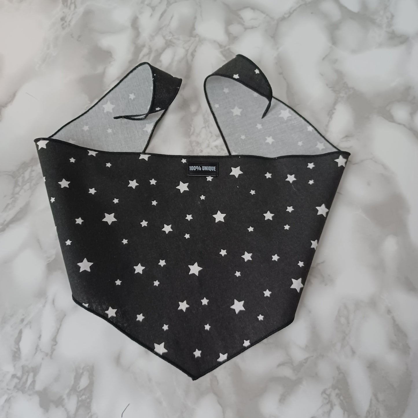 Modèle A- Chat et chien-Foulard noir avec étoiles blanches/Bandana black with white stars