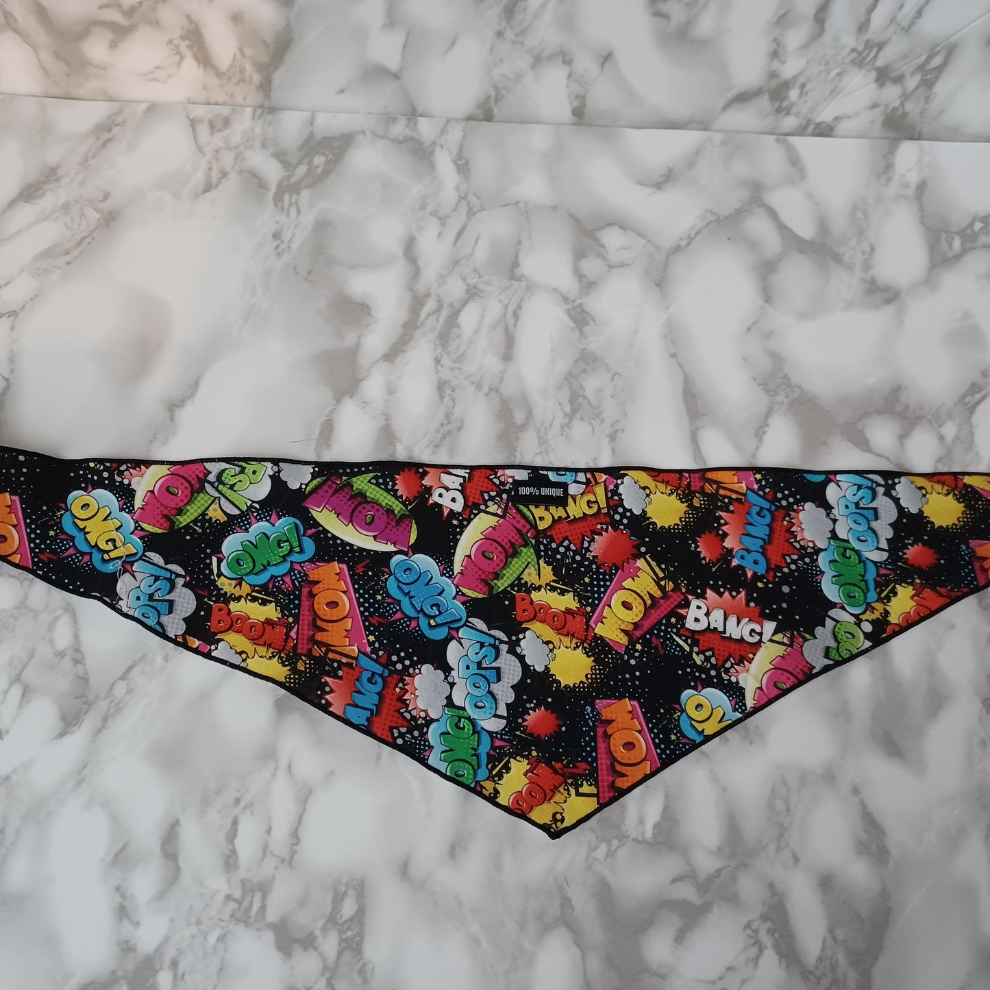 Modèle A-Chat et chien-Foulard WOW!-OMG!-Noir-jaune-bleu-rouge/Bandana WOW!-OMG! -Black-yellow-blue-red