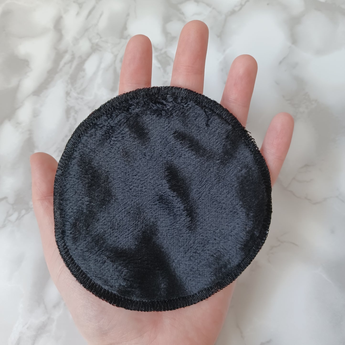 M-Lingettes démaquillantes-Petits carreaux noirs et rouges /M-Makeup remover wipes- Small black and red checks