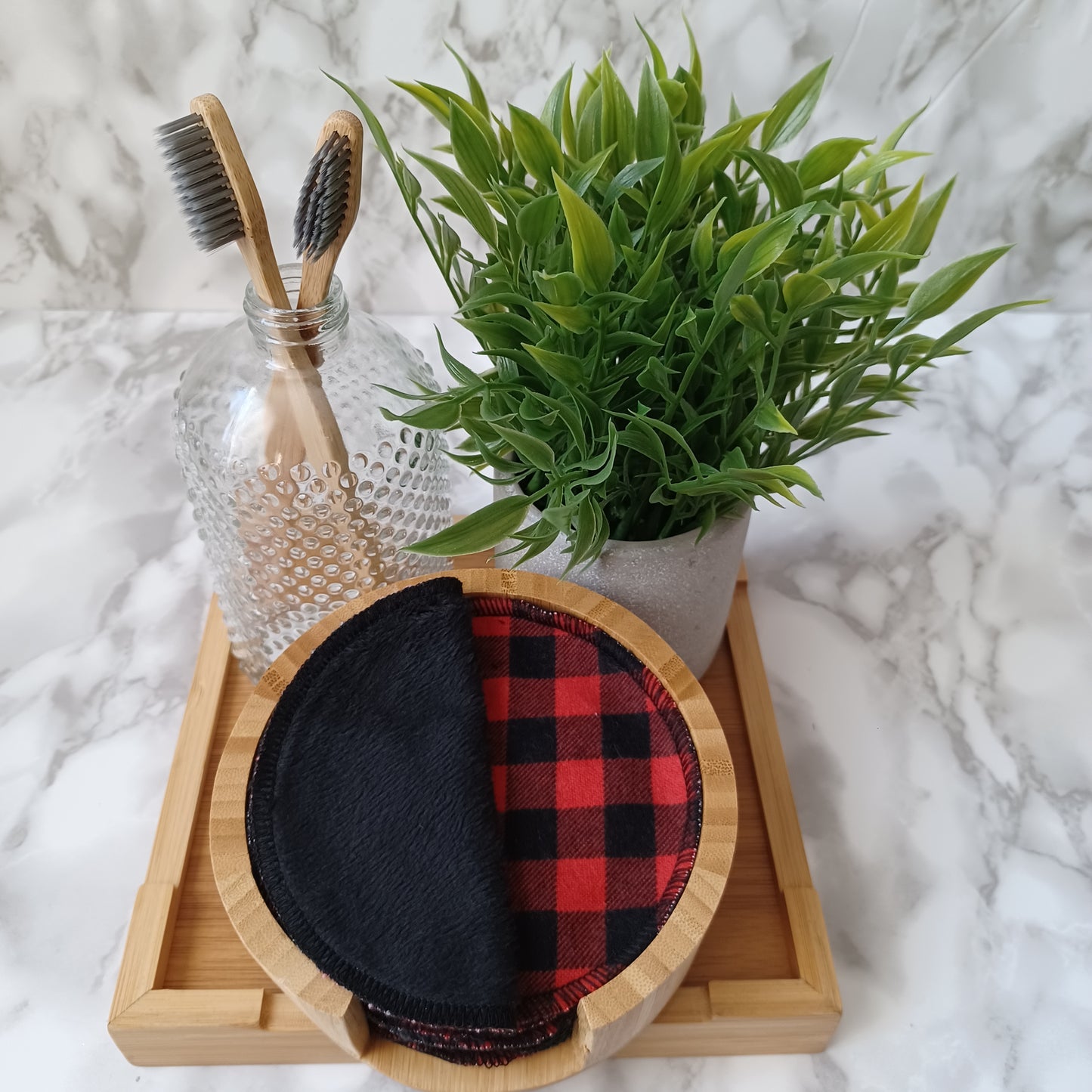 M-Lingettes démaquillantes-Petits carreaux noirs et rouges /M-Makeup remover wipes- Small black and red checks