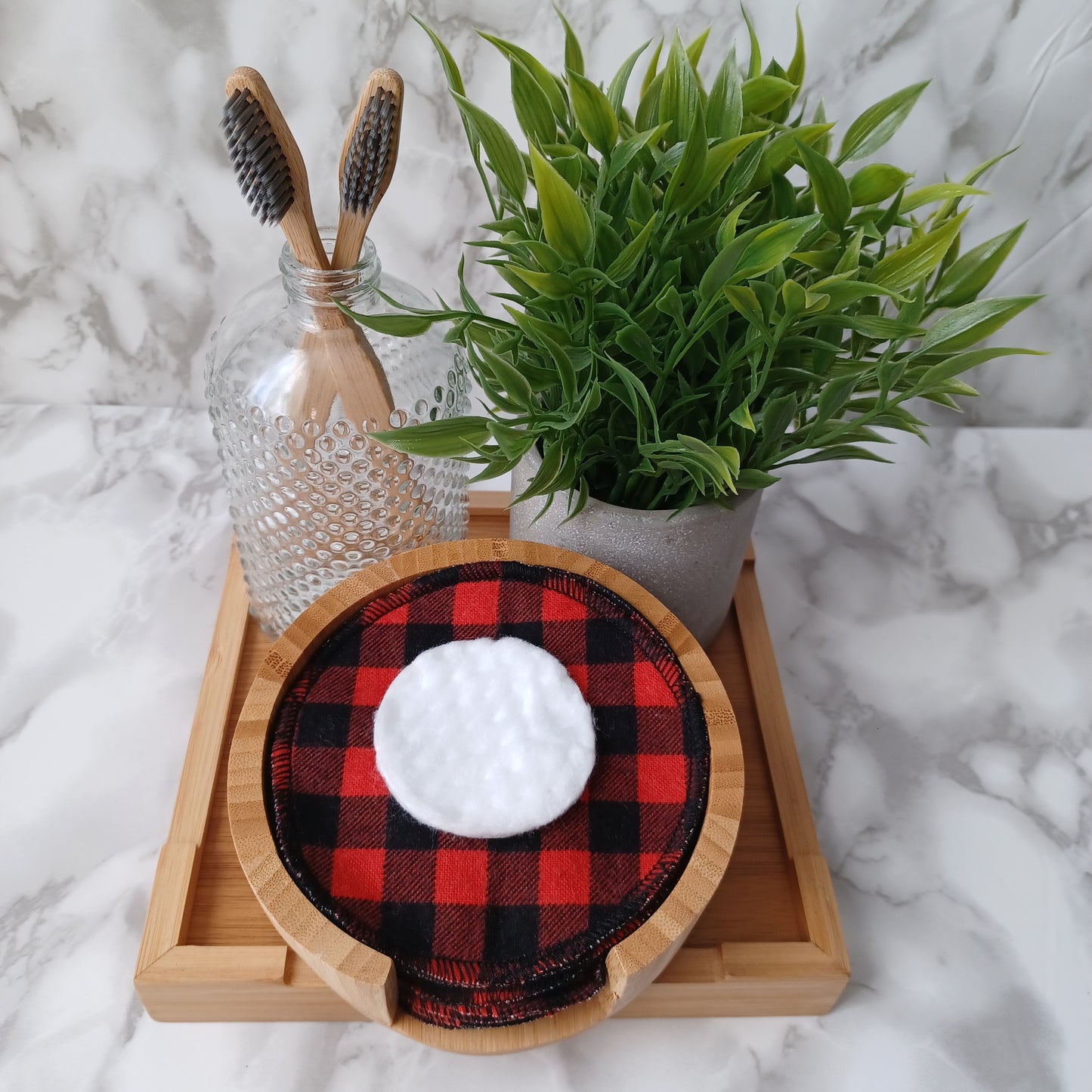 M-Lingettes démaquillantes-Petits carreaux noirs et rouges /M-Makeup remover wipes- Small black and red checks
