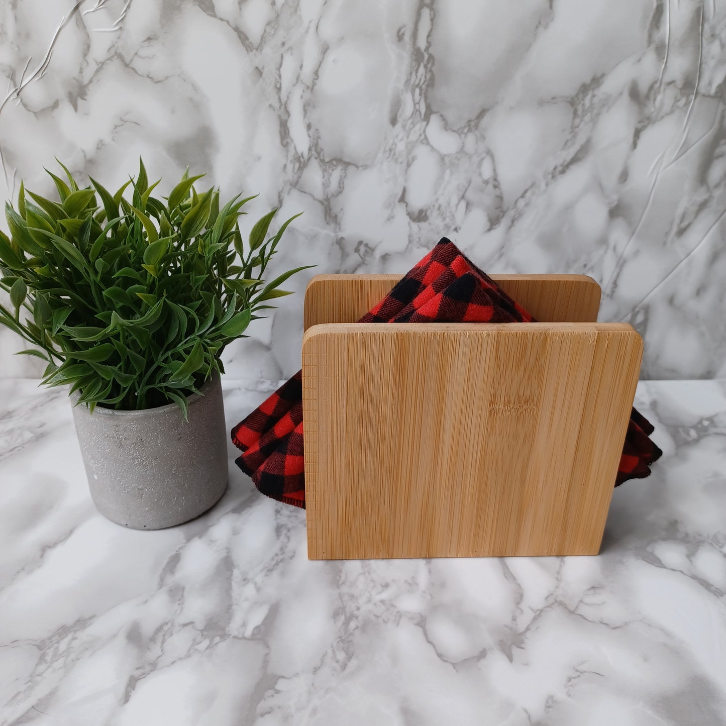 Serviettes de table et Essuie-tout-Petits carreaux noirs et rouges/Napkins and Paperless towels-Small black and red checks