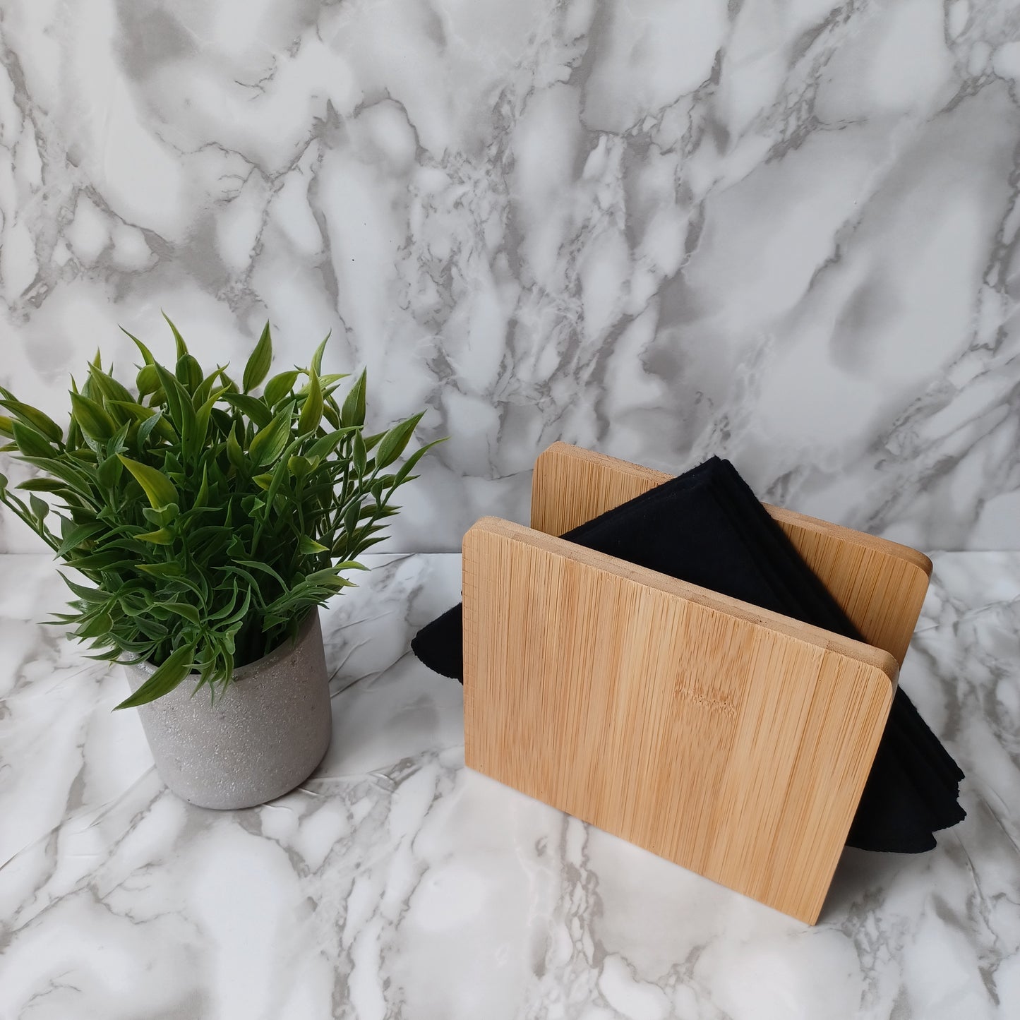 Serviettes de table et Essuie-tout-NOIR/Napkins and Paperless towels BLACK