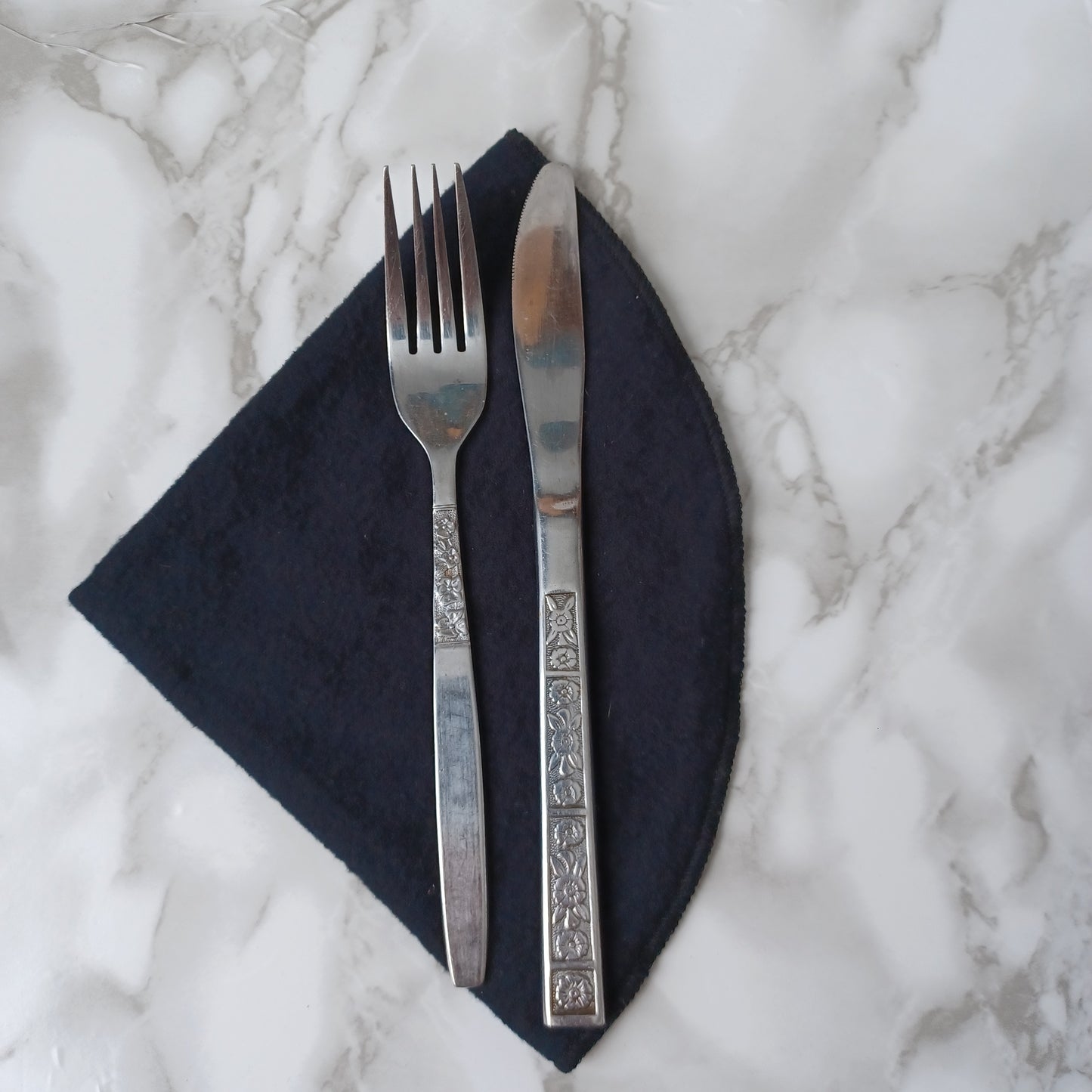 Serviettes de table et Essuie-tout-NOIR/Napkins and Paperless towels BLACK