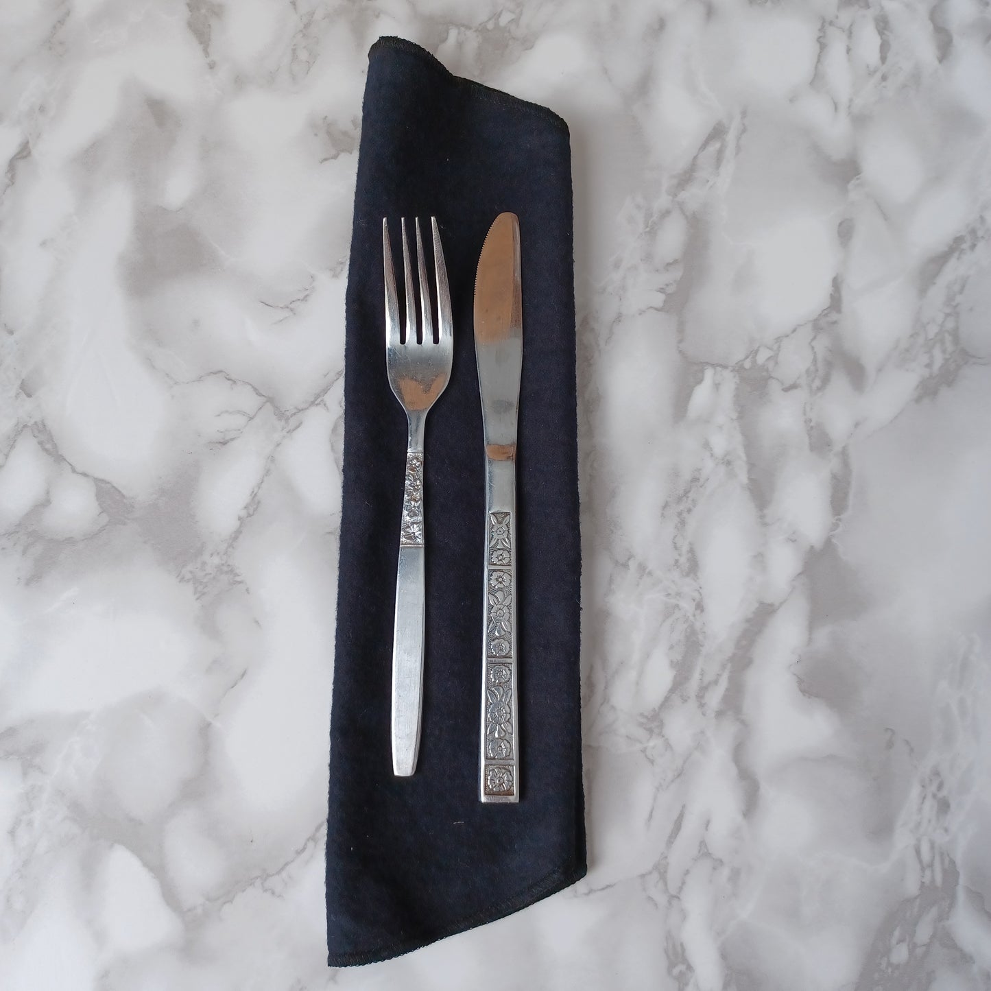 Serviettes de table et Essuie-tout-NOIR/Napkins and Paperless towels BLACK