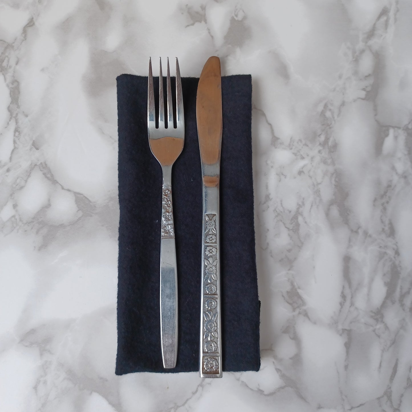 Serviettes de table et Essuie-tout-NOIR/Napkins and Paperless towels BLACK