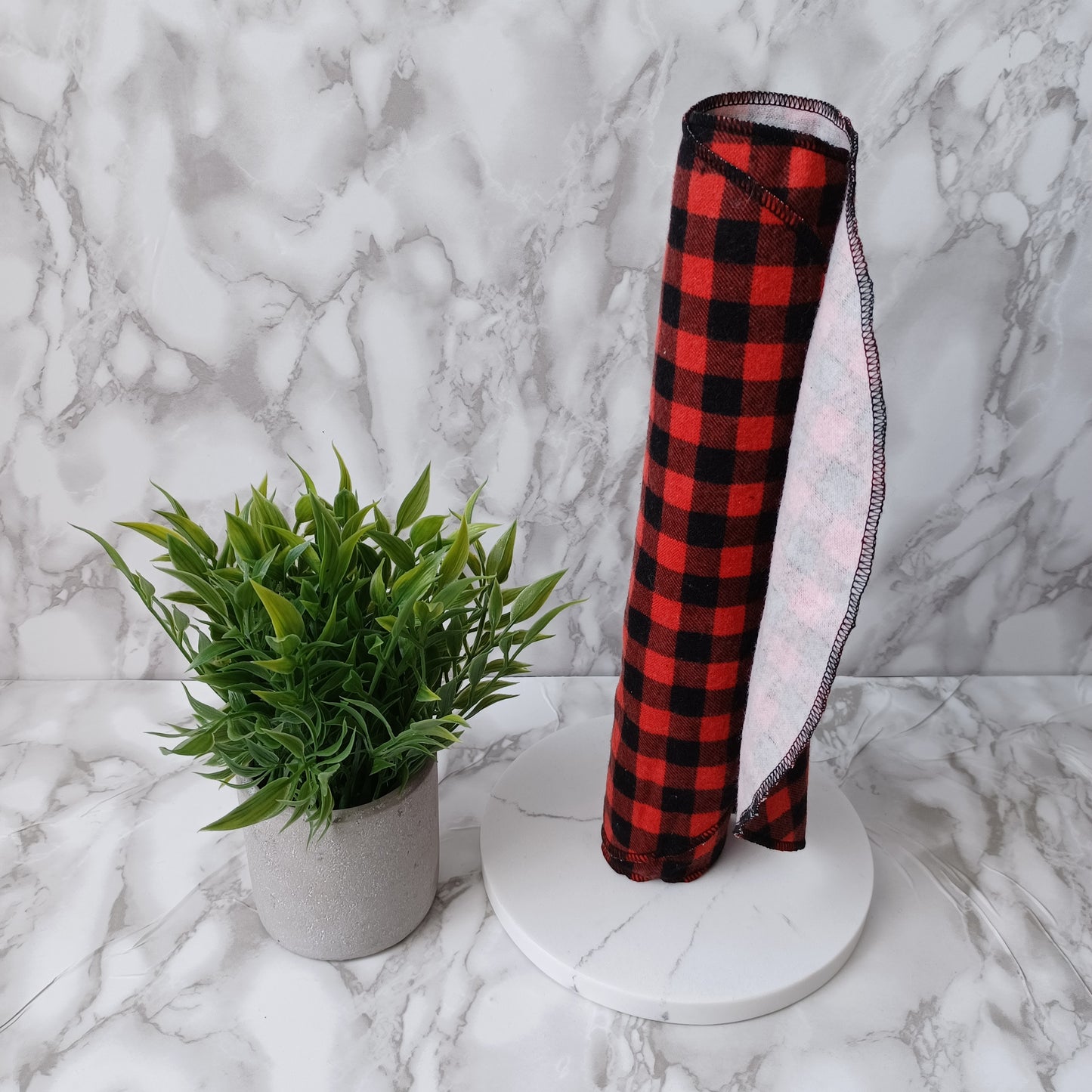 Serviettes de table et Essuie-tout-Petits carreaux noirs et rouges/Napkins and Paperless towels-Small black and red checks