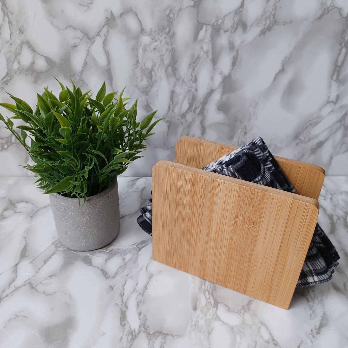 Serviettes de table et Essuie-tout-Carreauté noir, gris et blanc/Napkins and Paperless towels-Black, gray and white checkered
