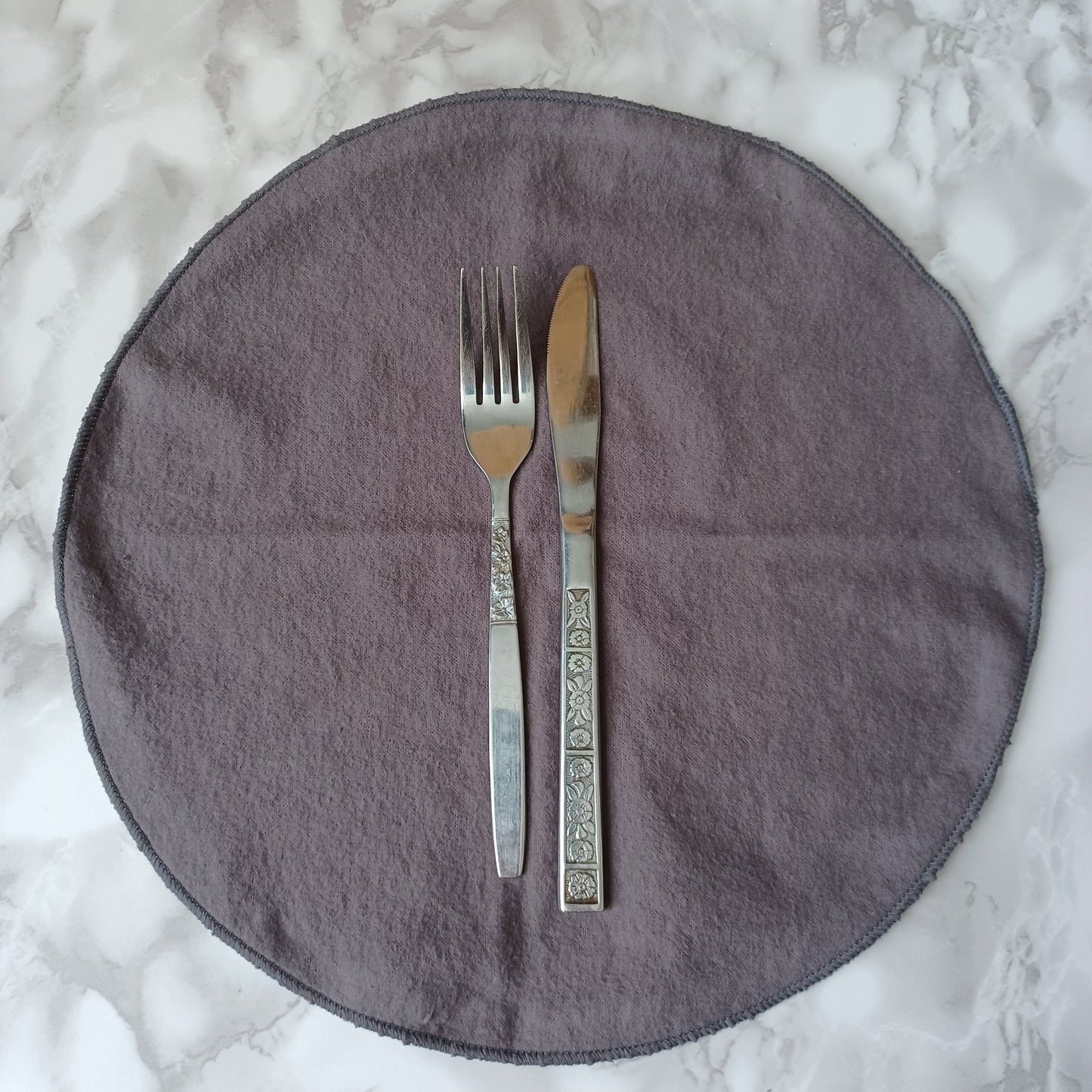 Serviettes de table et Essuie-tout-Gris moyen/Napkins and Paperless towels-Medium Gray