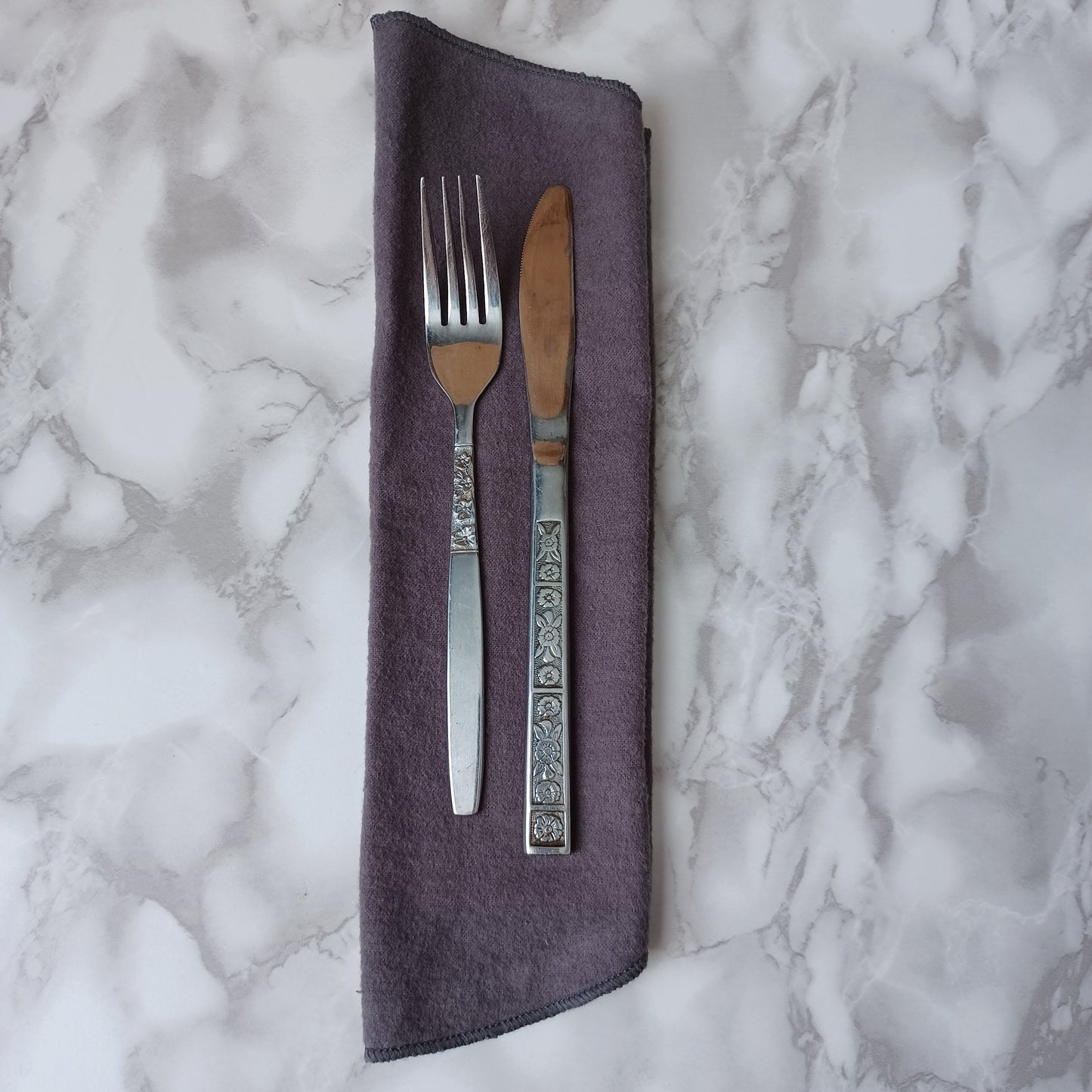 Serviettes de table et Essuie-tout-Gris moyen/Napkins and Paperless towels-Medium Gray