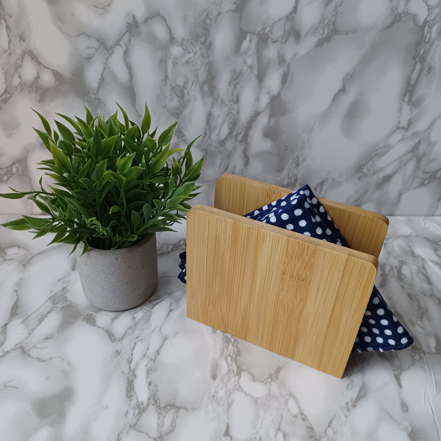 Serviettes de table et Essuie-tout-Bleu avec picots blancs/Napkins and Paperless towels-Blue with polka dot