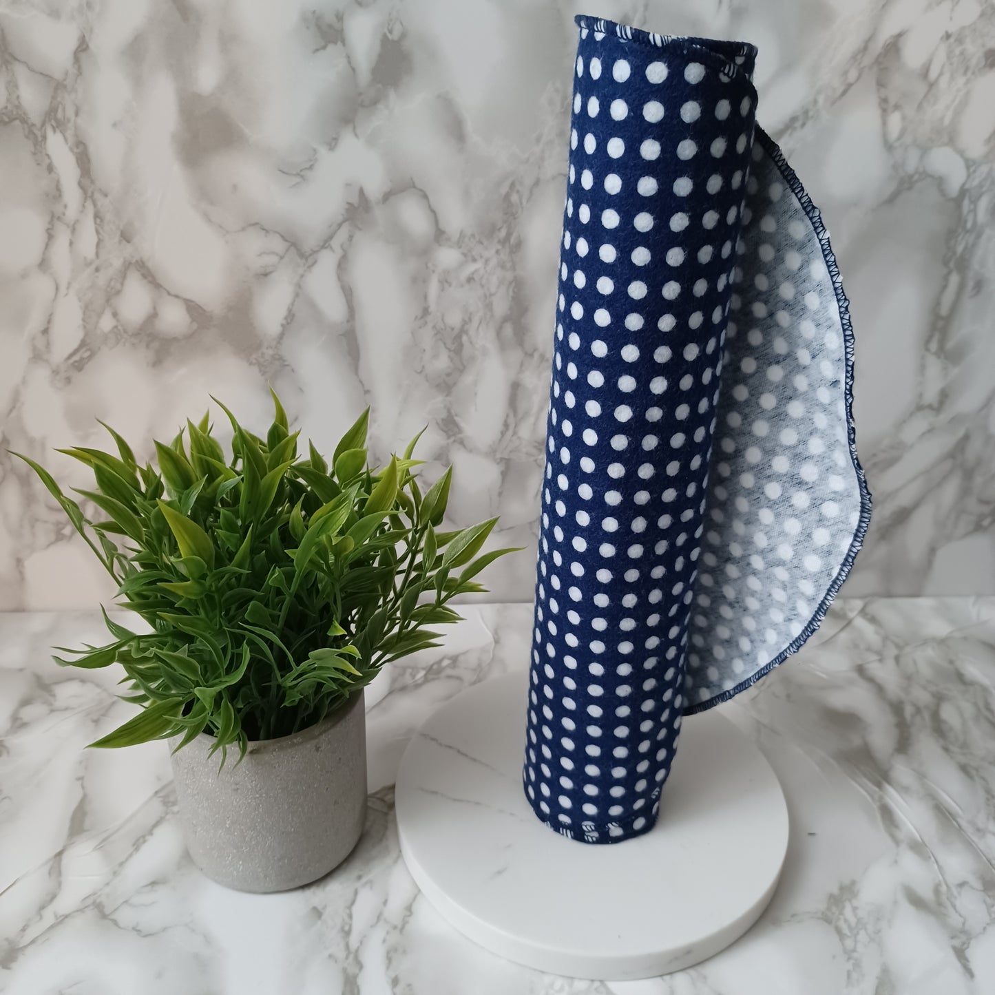 Serviettes de table et Essuie-tout-Bleu avec picots blancs/Napkins and Paperless towels-Blue with polka dot