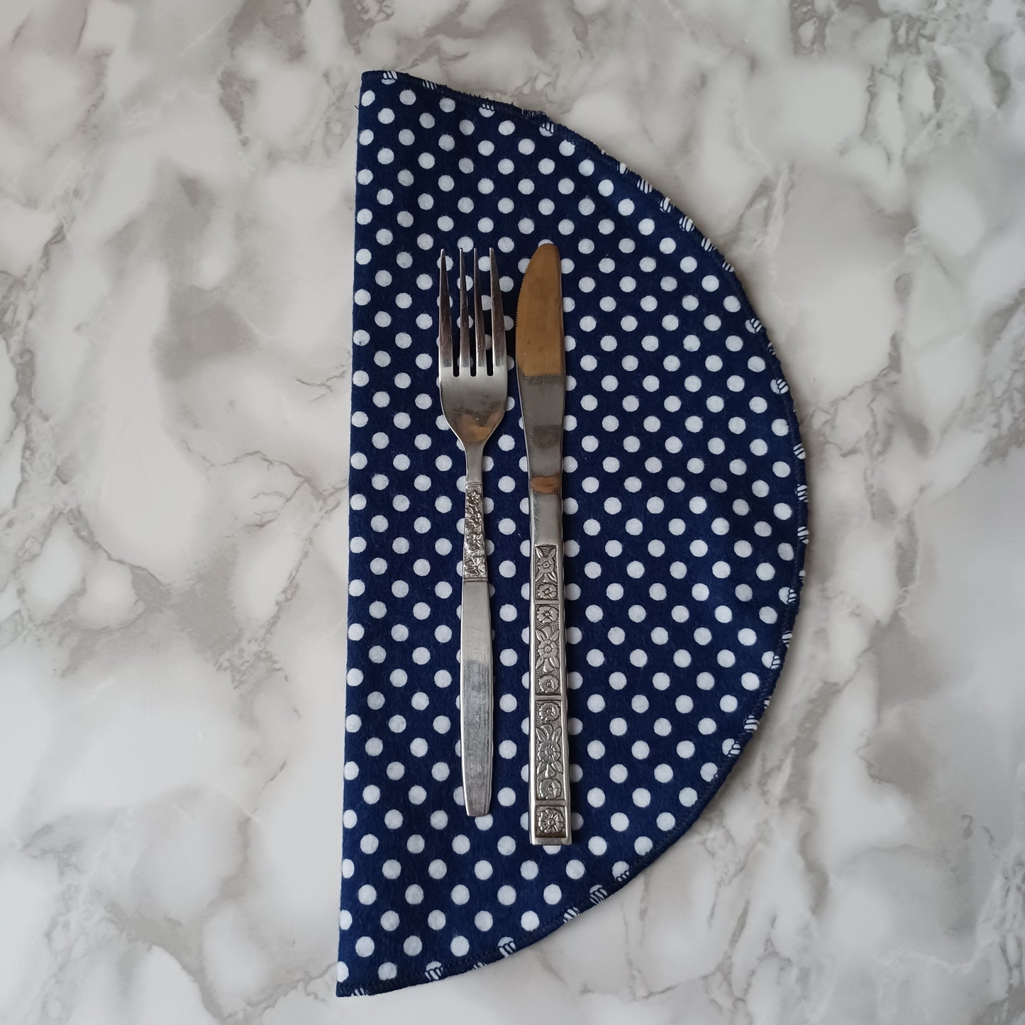Serviettes de table et Essuie-tout-Bleu avec picots blancs/Napkins and Paperless towels-Blue with polka dot