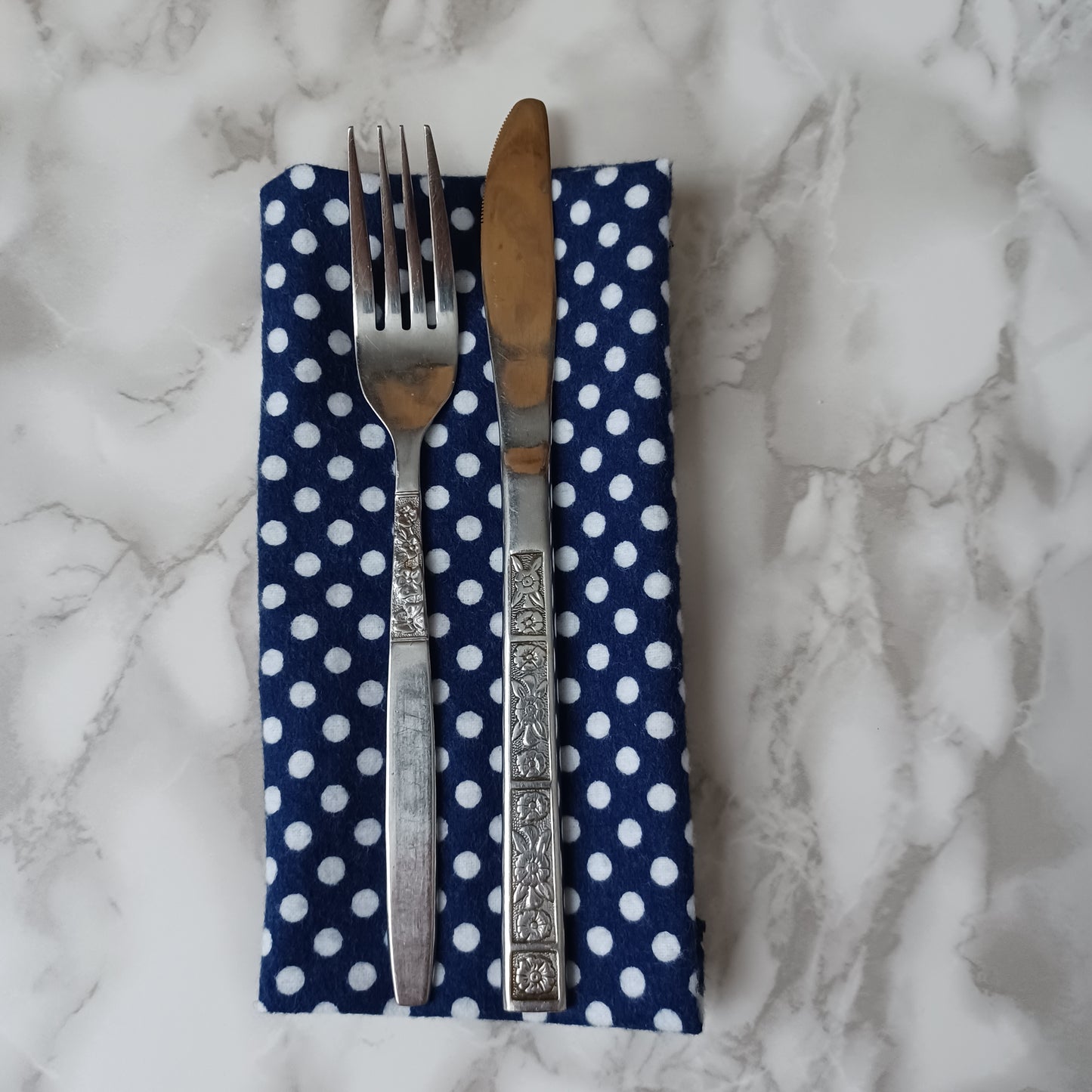 Serviettes de table et Essuie-tout-Bleu avec picots blancs/Napkins and Paperless towels-Blue with polka dot