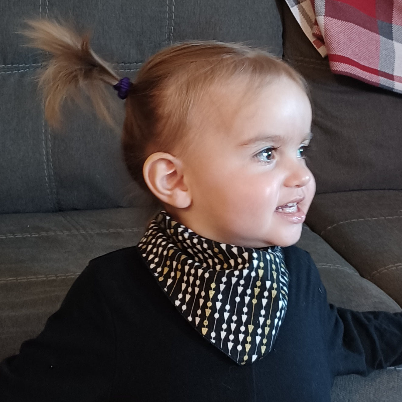 Bavoir-foulard pour bébé-Noir, or et blanc/Baby bib-scarf-Black, gold and white 0-36 mois