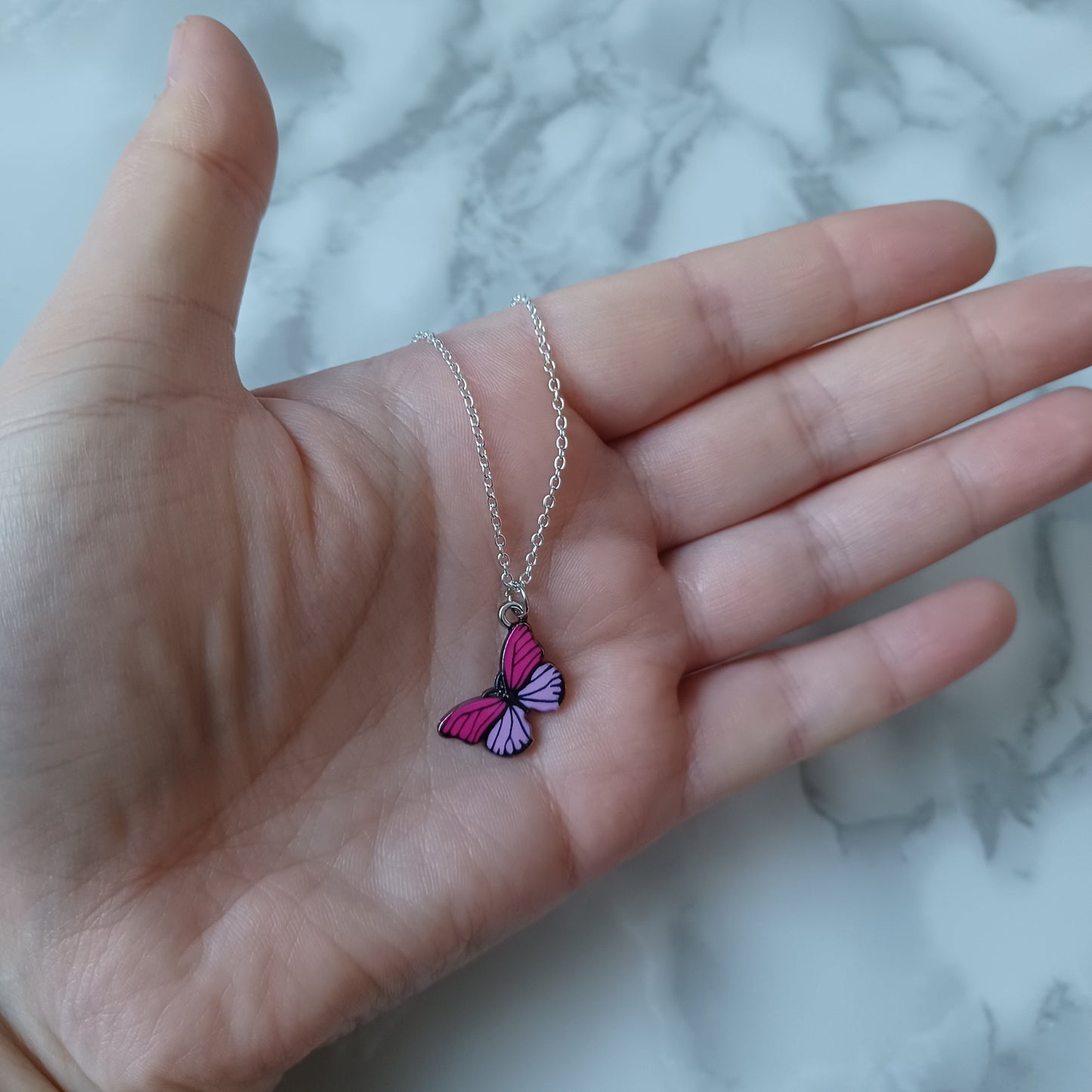 Collier papillon mauve, rose fushia et argent/Purple, pink fushia and silver butterfly necklace