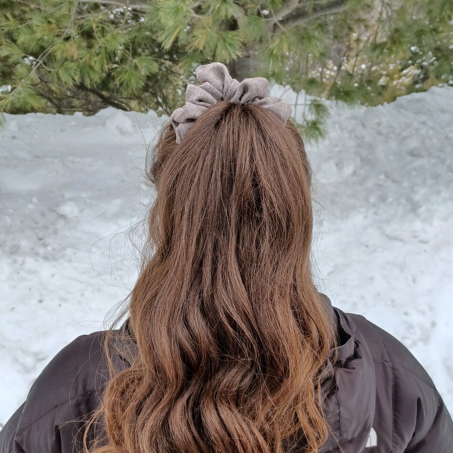 M-Chouchou-Brun-blanc tissé épais/M-Scrunchie-Heavy Woven Brown-White