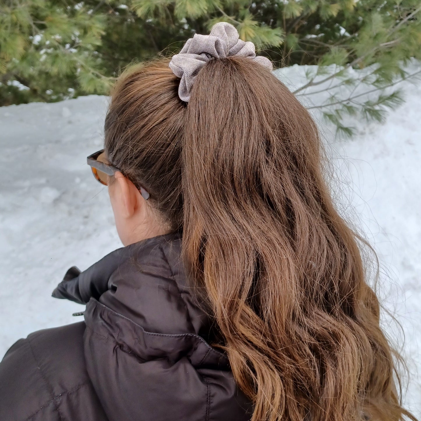 M-Chouchou-Brun-blanc tissé épais/M-Scrunchie-Heavy Woven Brown-White