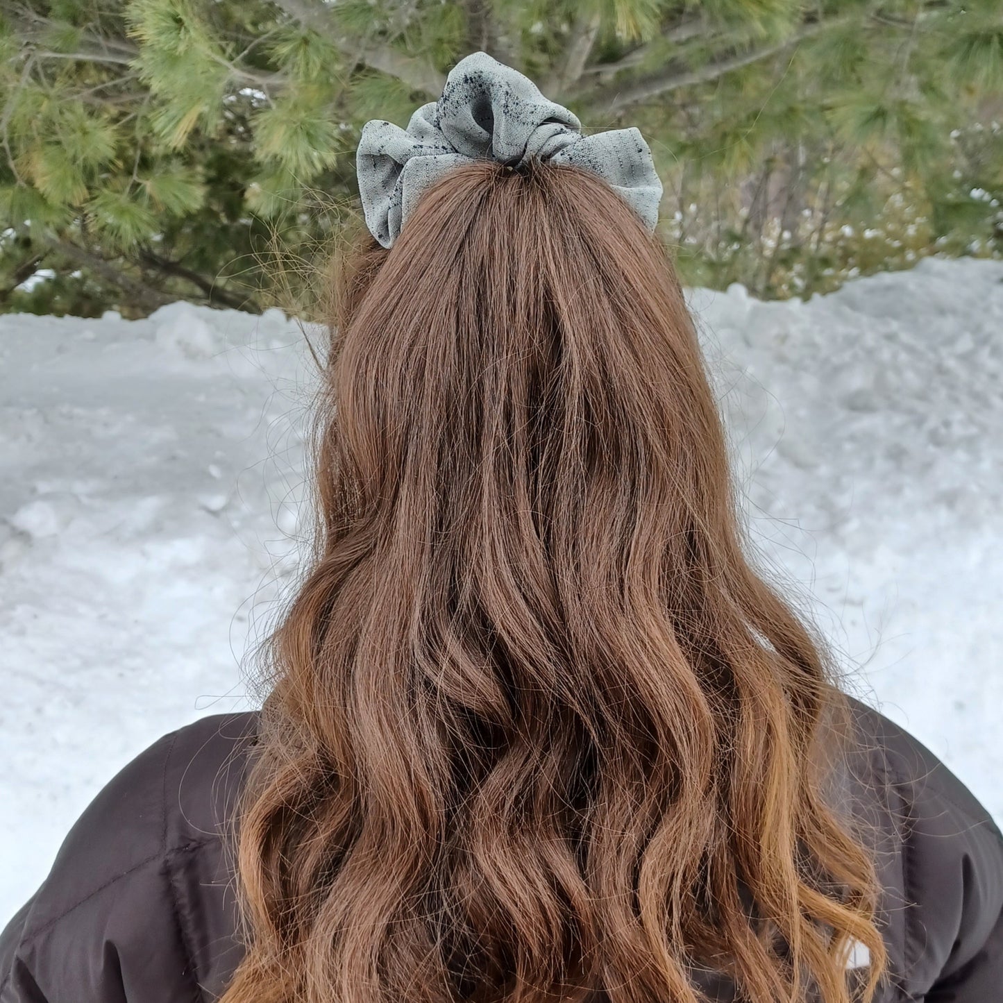 M-Chouchou-Gris-vert avec picots noirs/M-Scrunchie-Grey-green with black dots