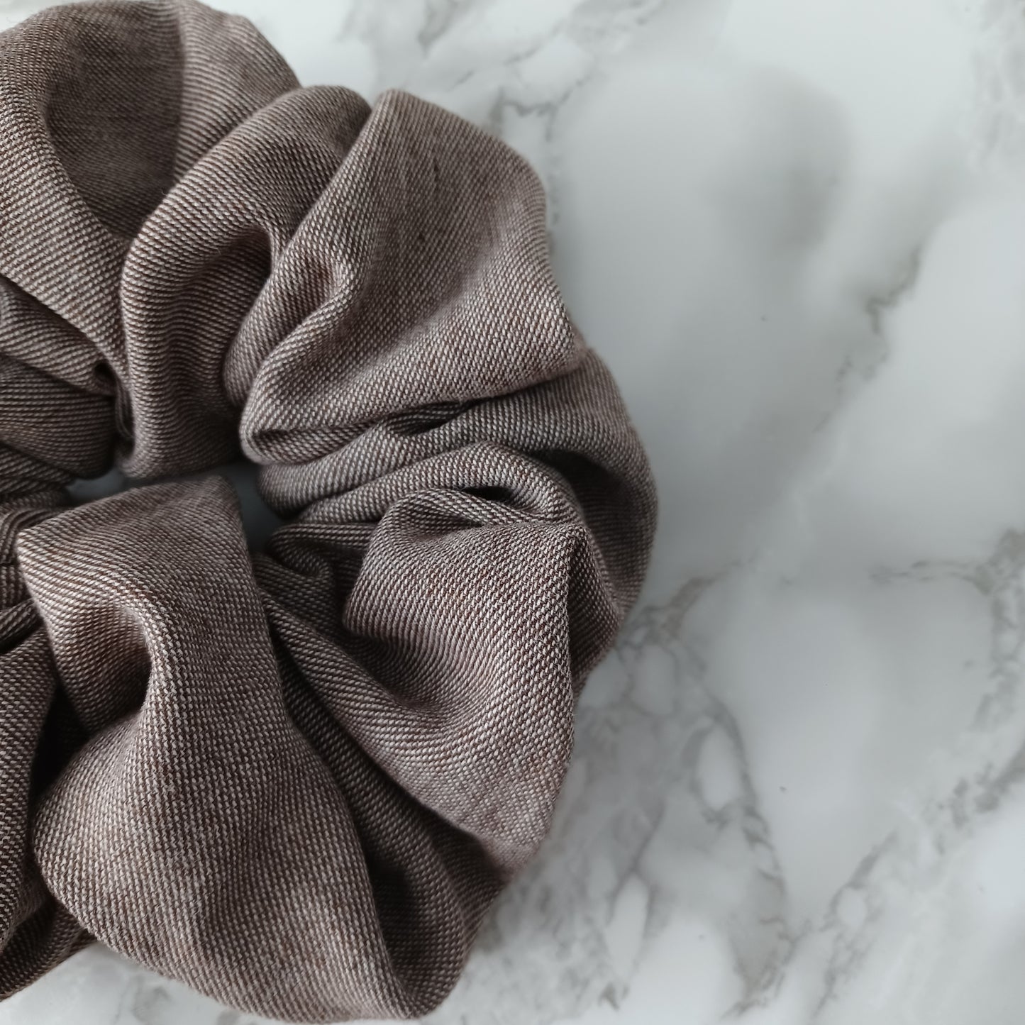 M-Chouchou-Brun-blanc tissé épais/M-Scrunchie-Heavy Woven Brown-White