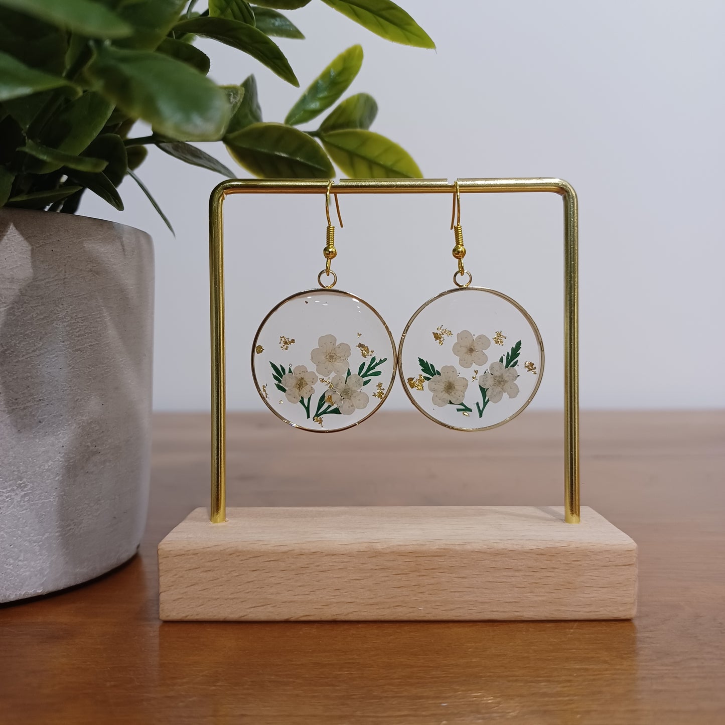 Boucles d’oreilles en résine fleurs séchées #13