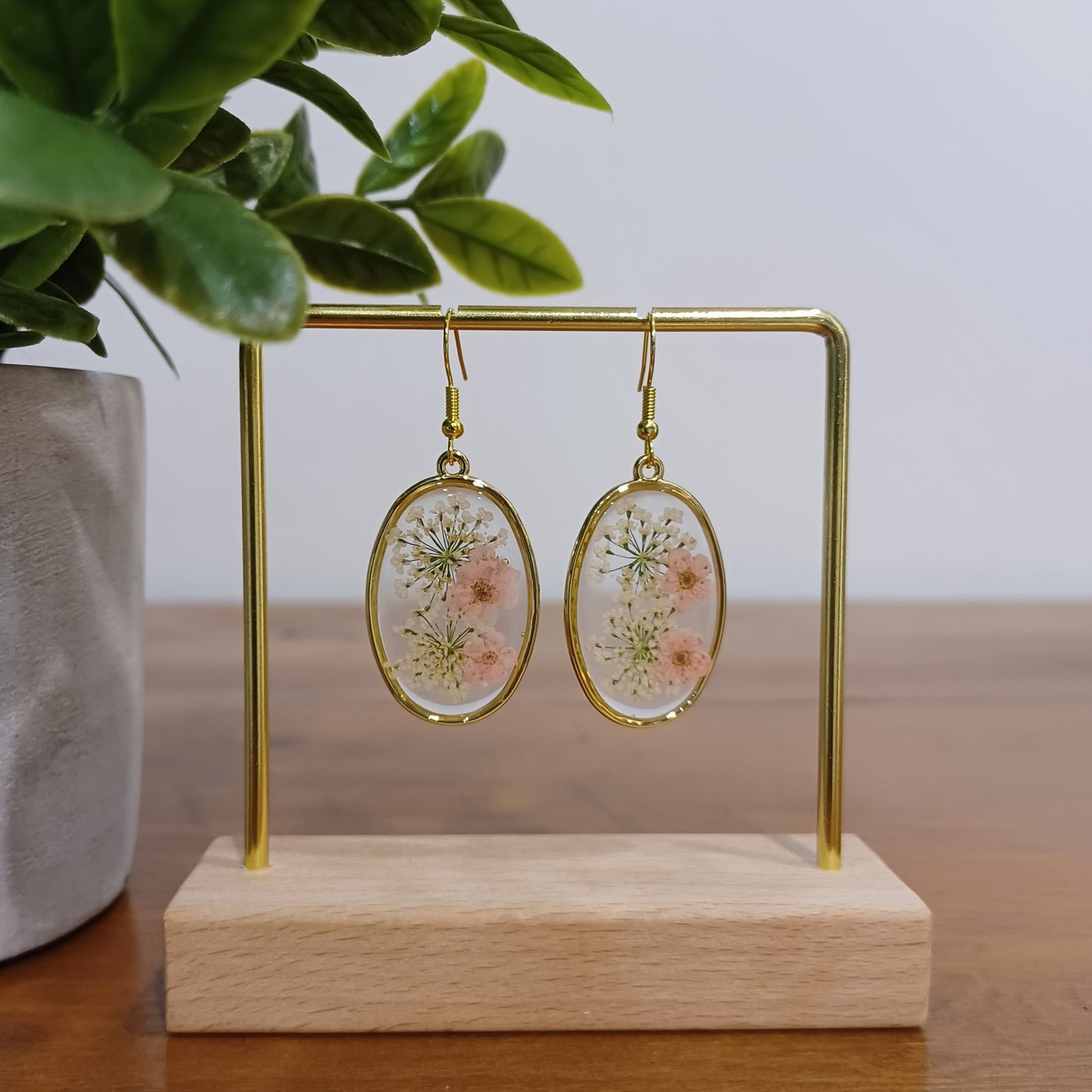 Boucles d’oreilles en résine fleurs séchées #7