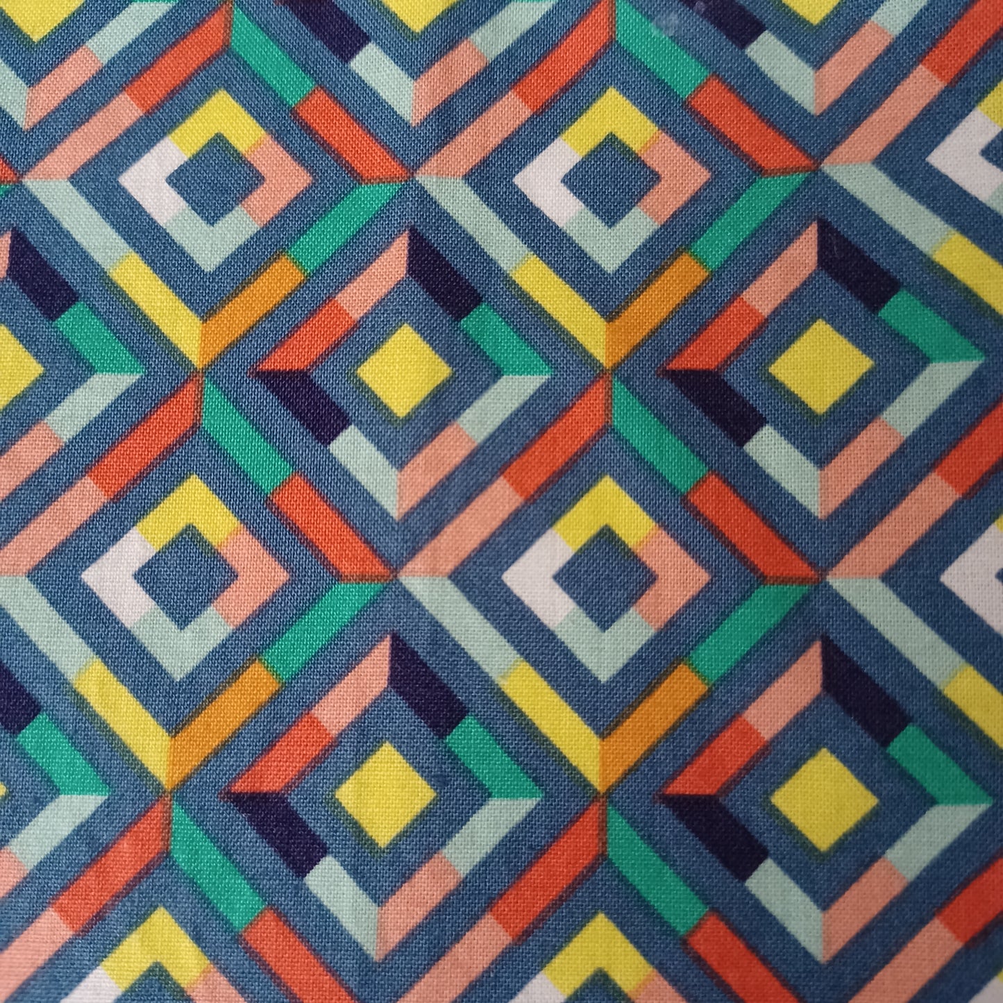 Modèle A-Chat et chien-Foulard avec carrés multicolores/Bandana with multicolored squares