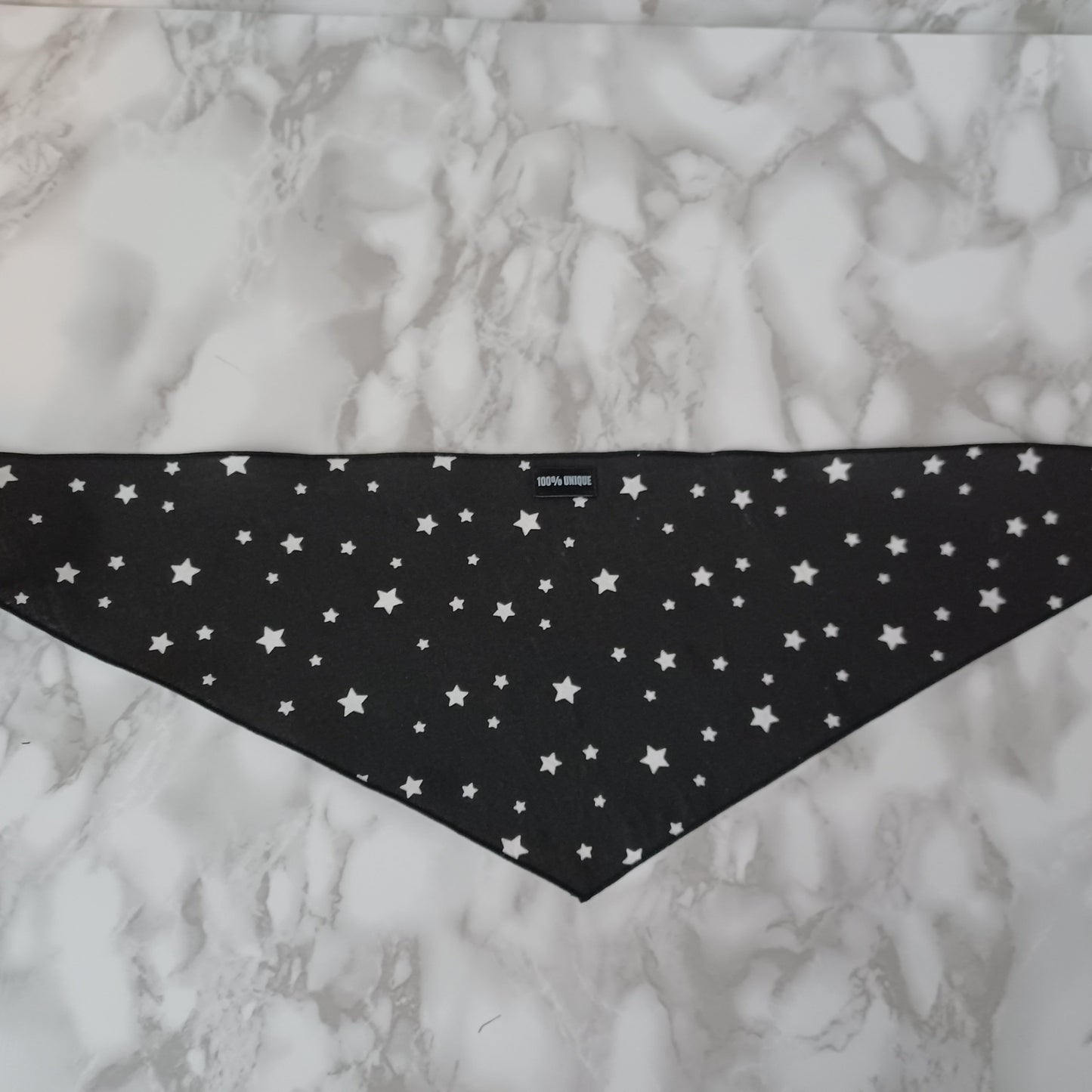 Modèle A- Chat et chien-Foulard noir avec étoiles blanches/Bandana black with white stars