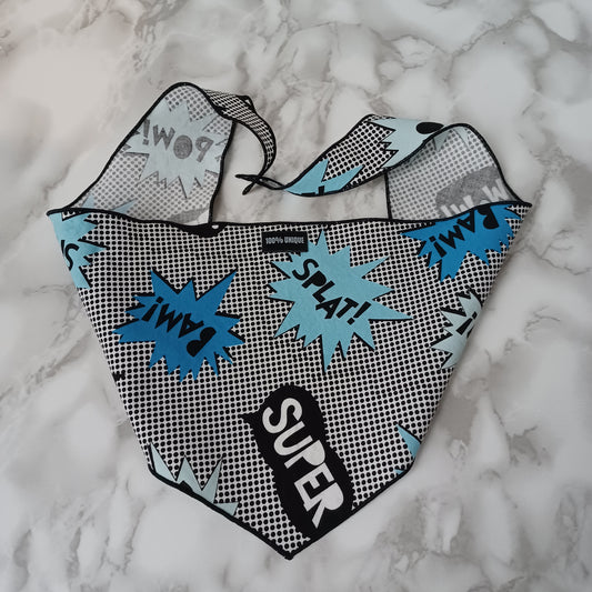 Modèle A-Chat et chien-Foulard Bam!-Pow!-Bleu, noir et blanc/Bandana Bam!-Pow! -Blue, black and white