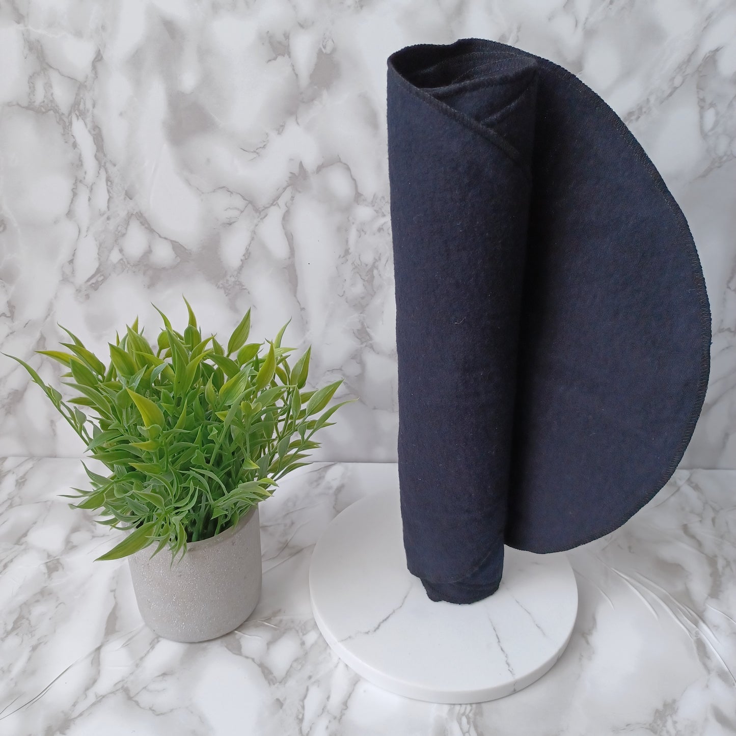Serviettes de table et Essuie-tout-NOIR/Napkins and Paperless towels BLACK
