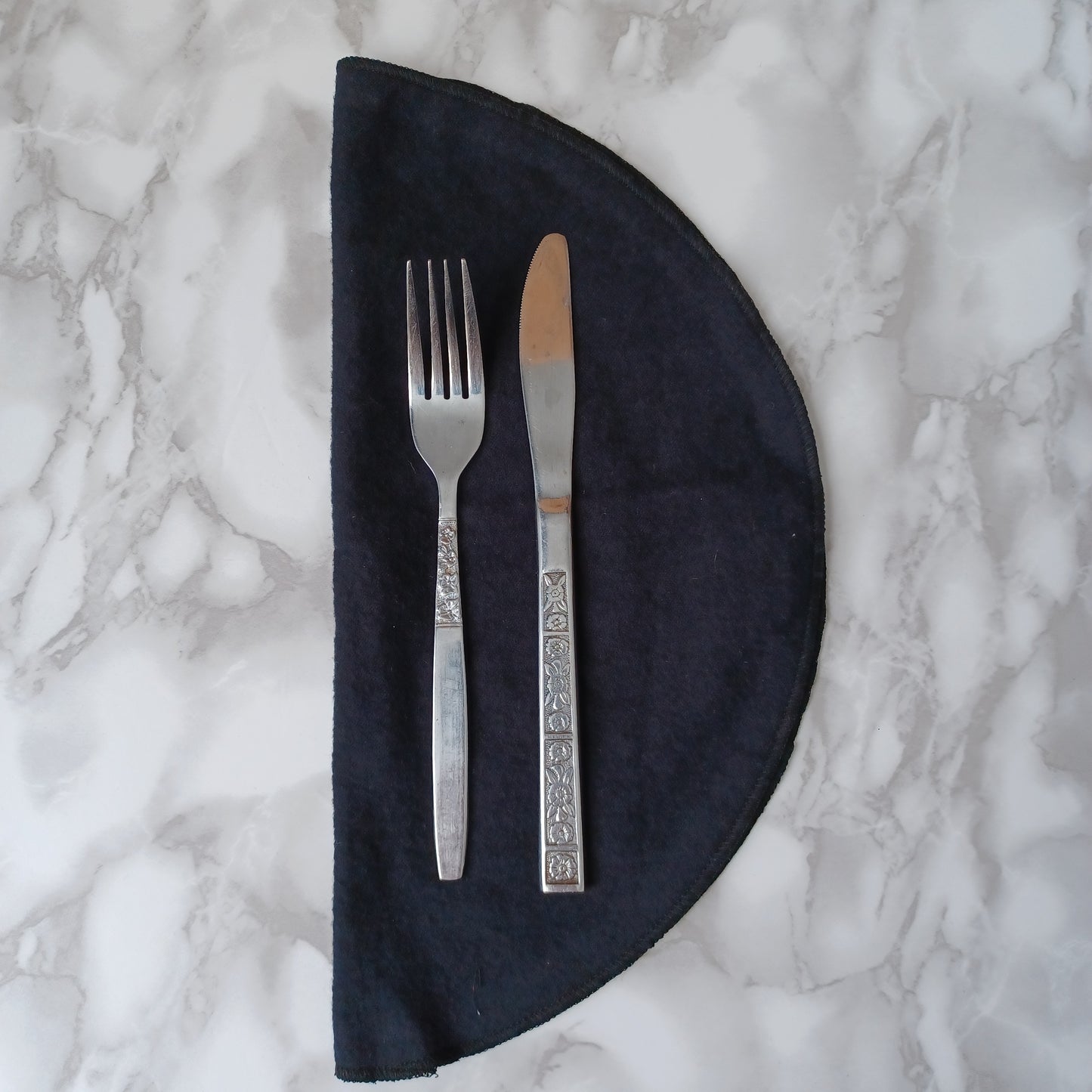 Serviettes de table et Essuie-tout-NOIR/Napkins and Paperless towels BLACK