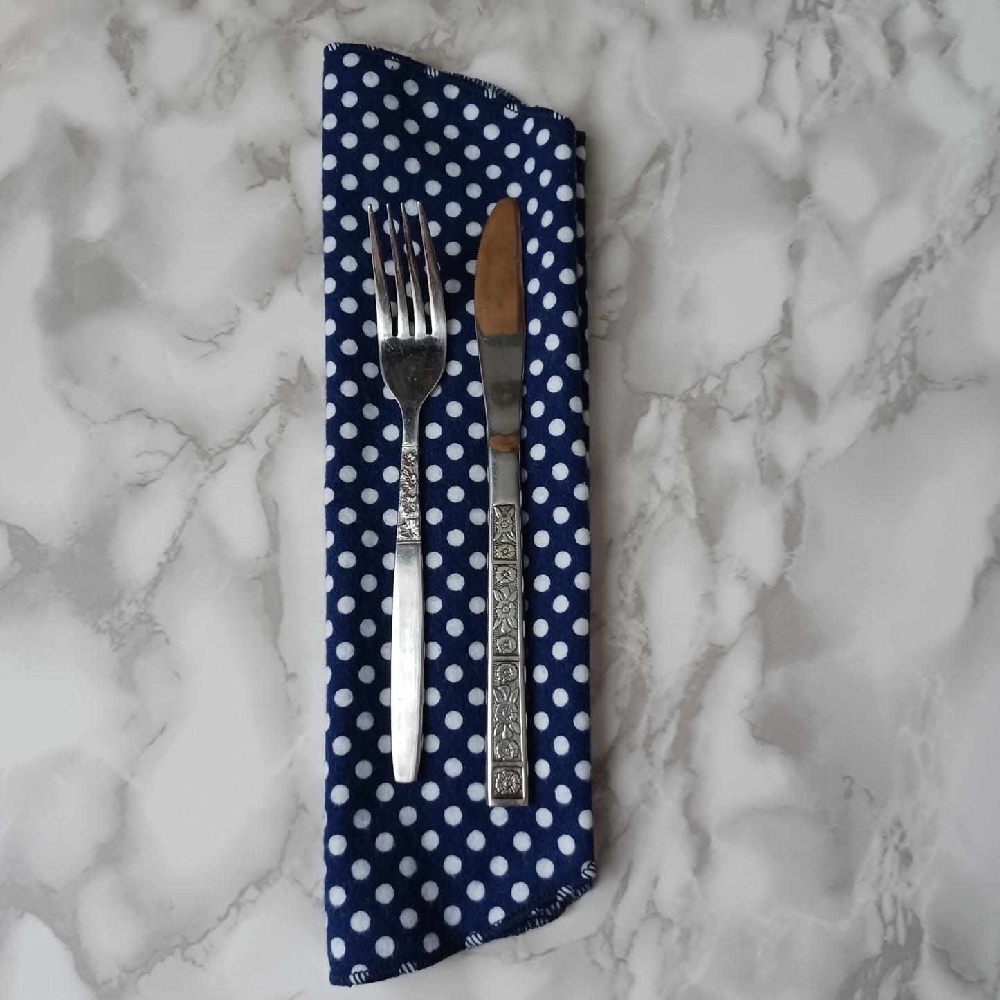 Serviettes de table et Essuie-tout-Bleu avec picots blancs/Napkins and Paperless towels-Blue with polka dot