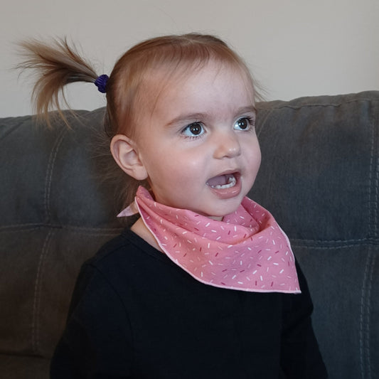 Bavoir-foulard pour bébé-Rose avec bonbons roses et blancs/Baby bib-Scarf-Pink with pink and white candies 0-36 mois