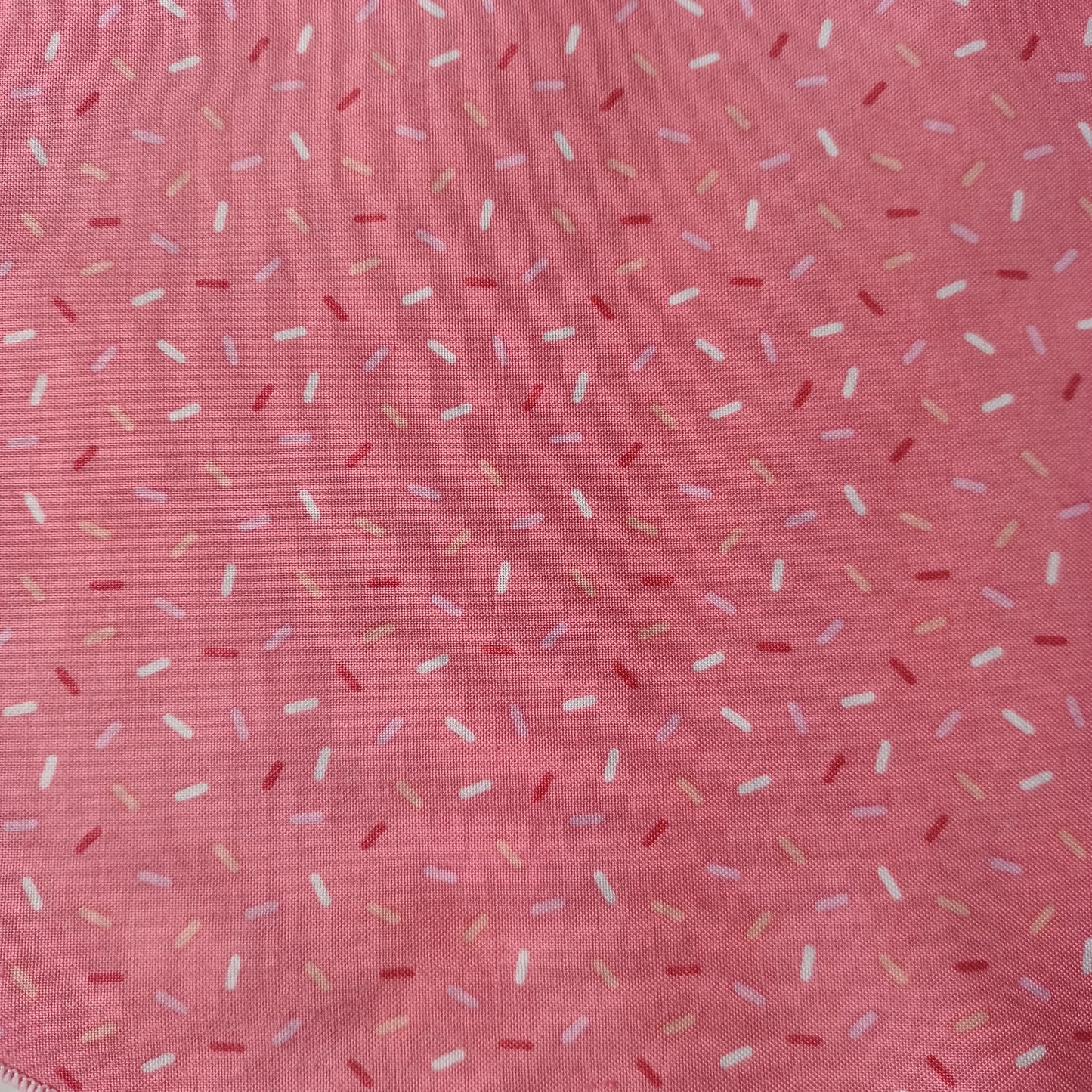 Bavoir-foulard pour bébé-Rose avec bonbons roses et blancs/Baby bib-Scarf-Pink with pink and white candies 0-36 mois