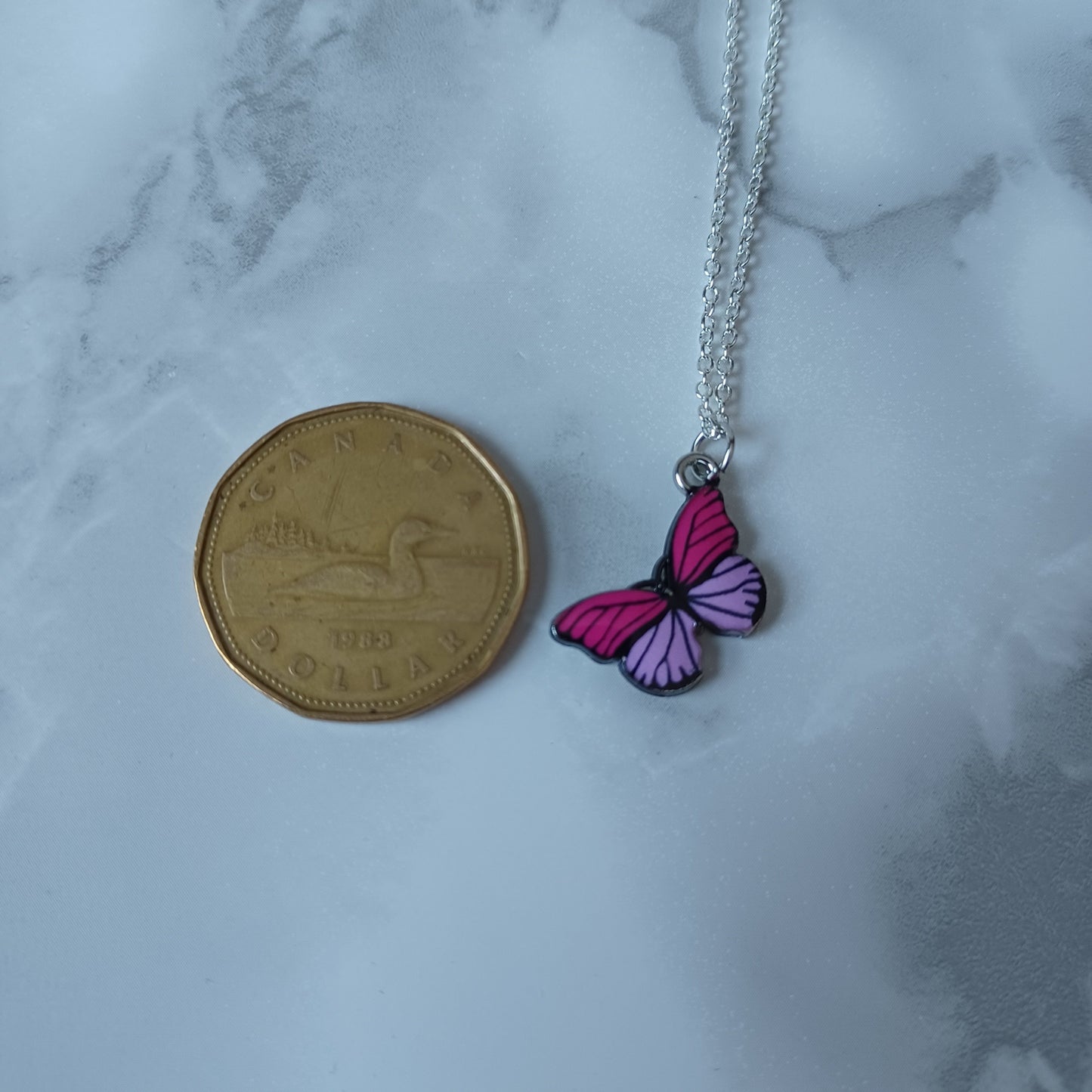 Collier papillon mauve, rose fushia et argent/Purple, pink fushia and silver butterfly necklace