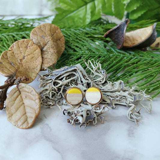 Boucles d'oreilles rondes résine jaune et bois pâle/Round yellow resin and pale wood earrings