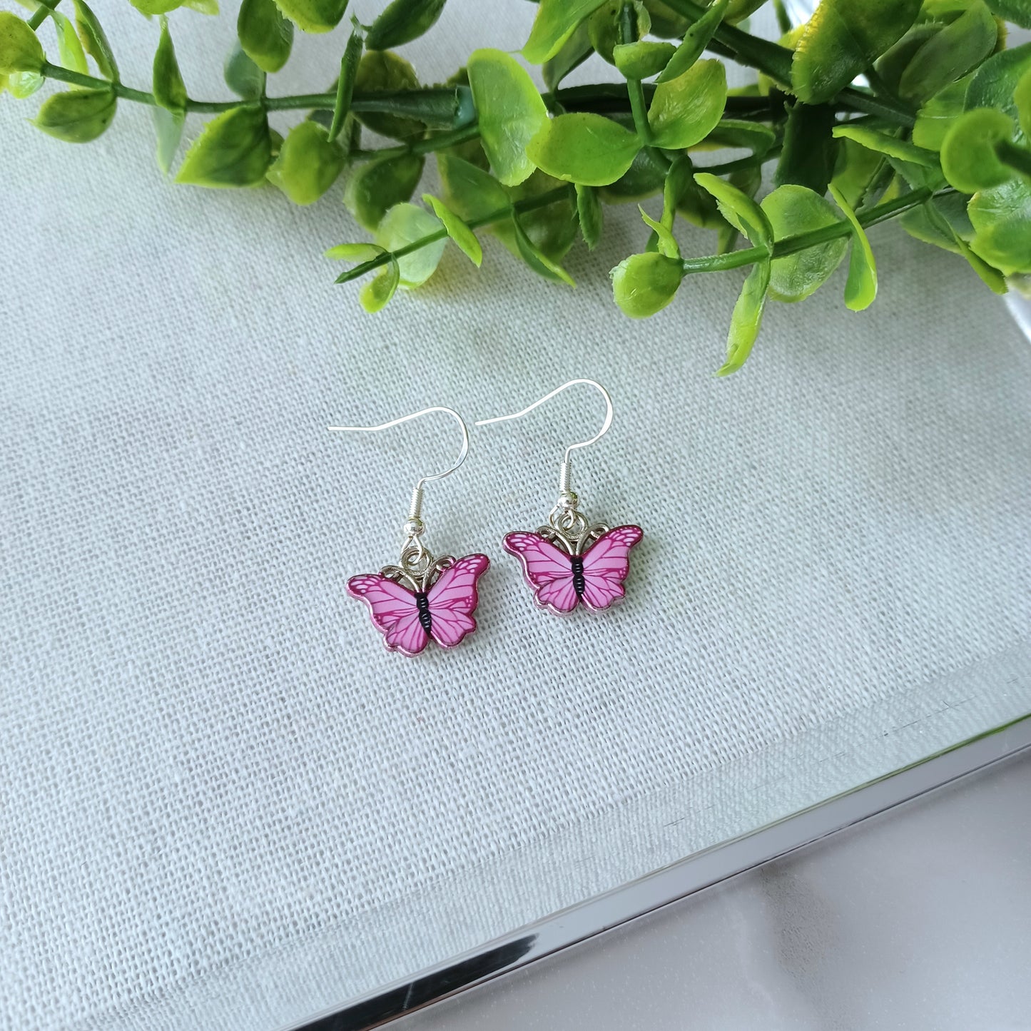 Boucles d'oreilles papillon rose et argent/Pink and silver butterfly earrings